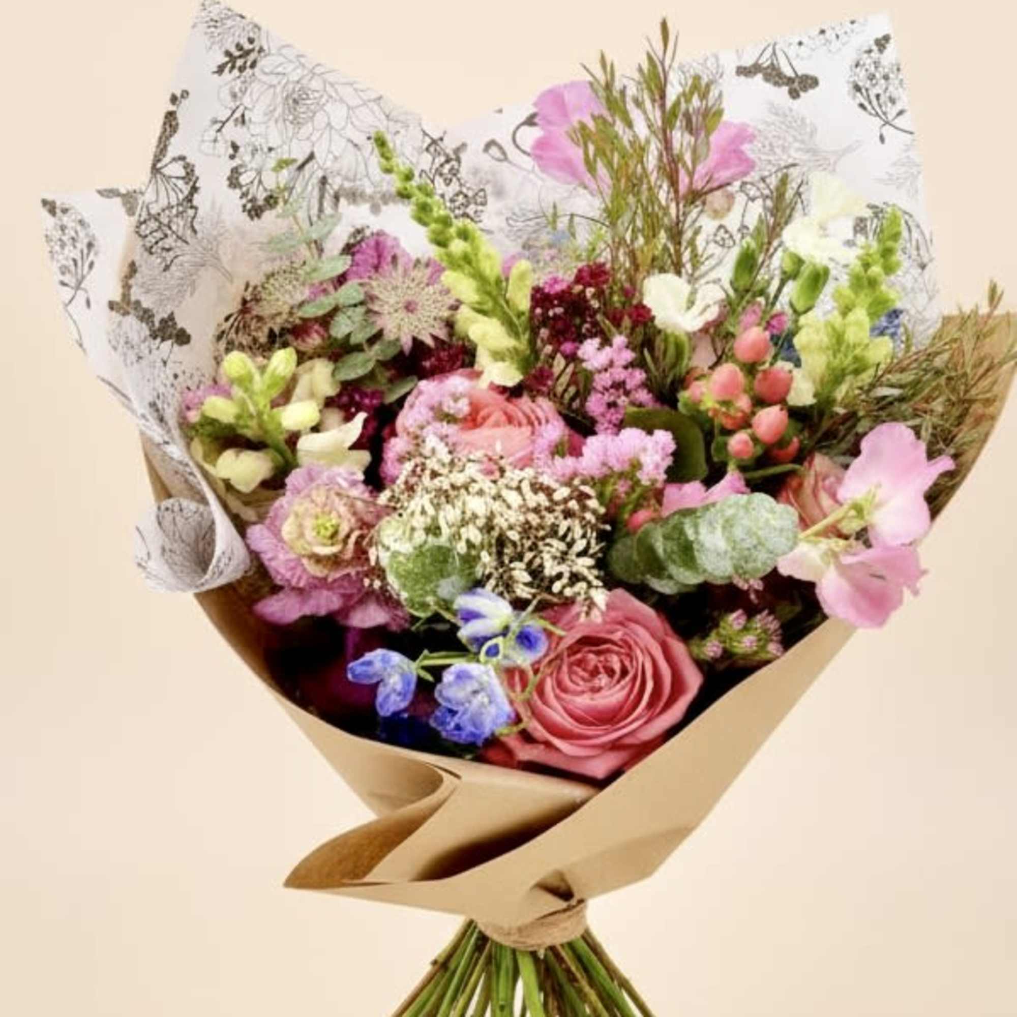 Garden-style bouquet is the perfect way to make your mom or the