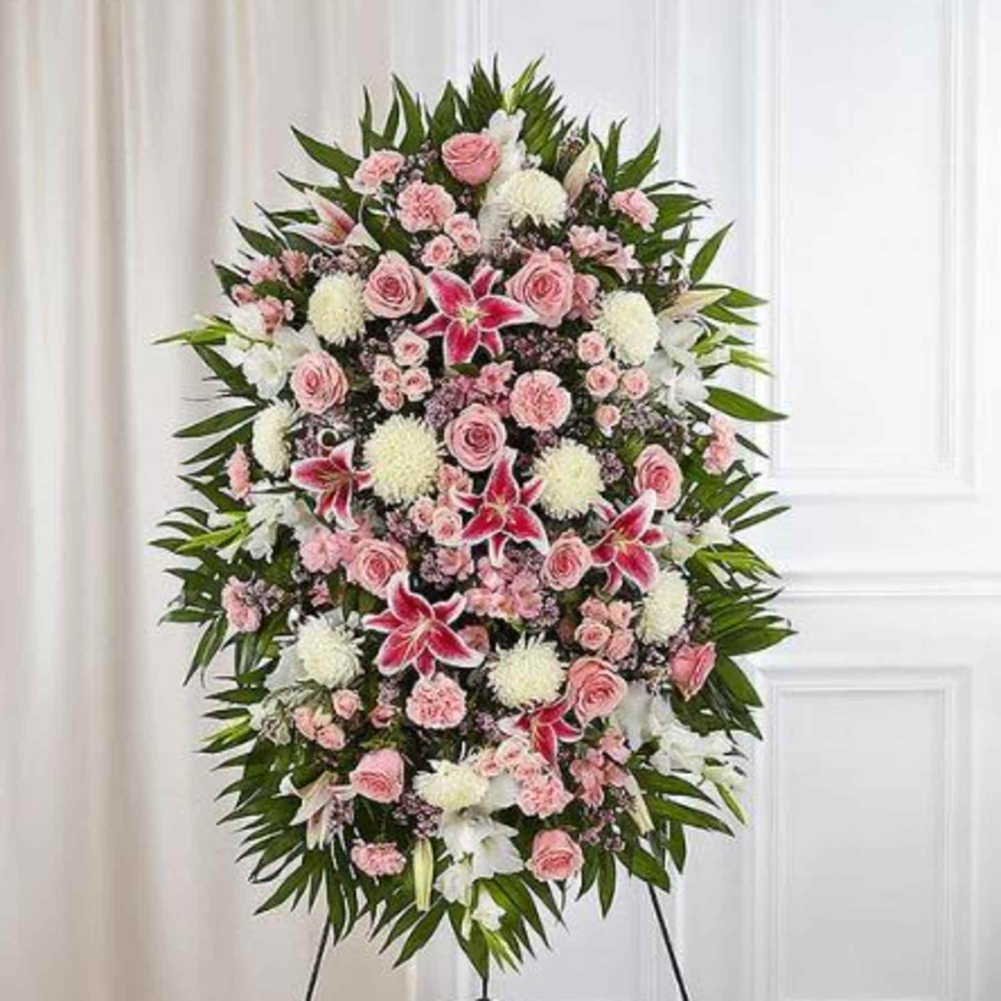  Pet Friendly?
No - This arrangement contains Stargazer Lilies, which are highly