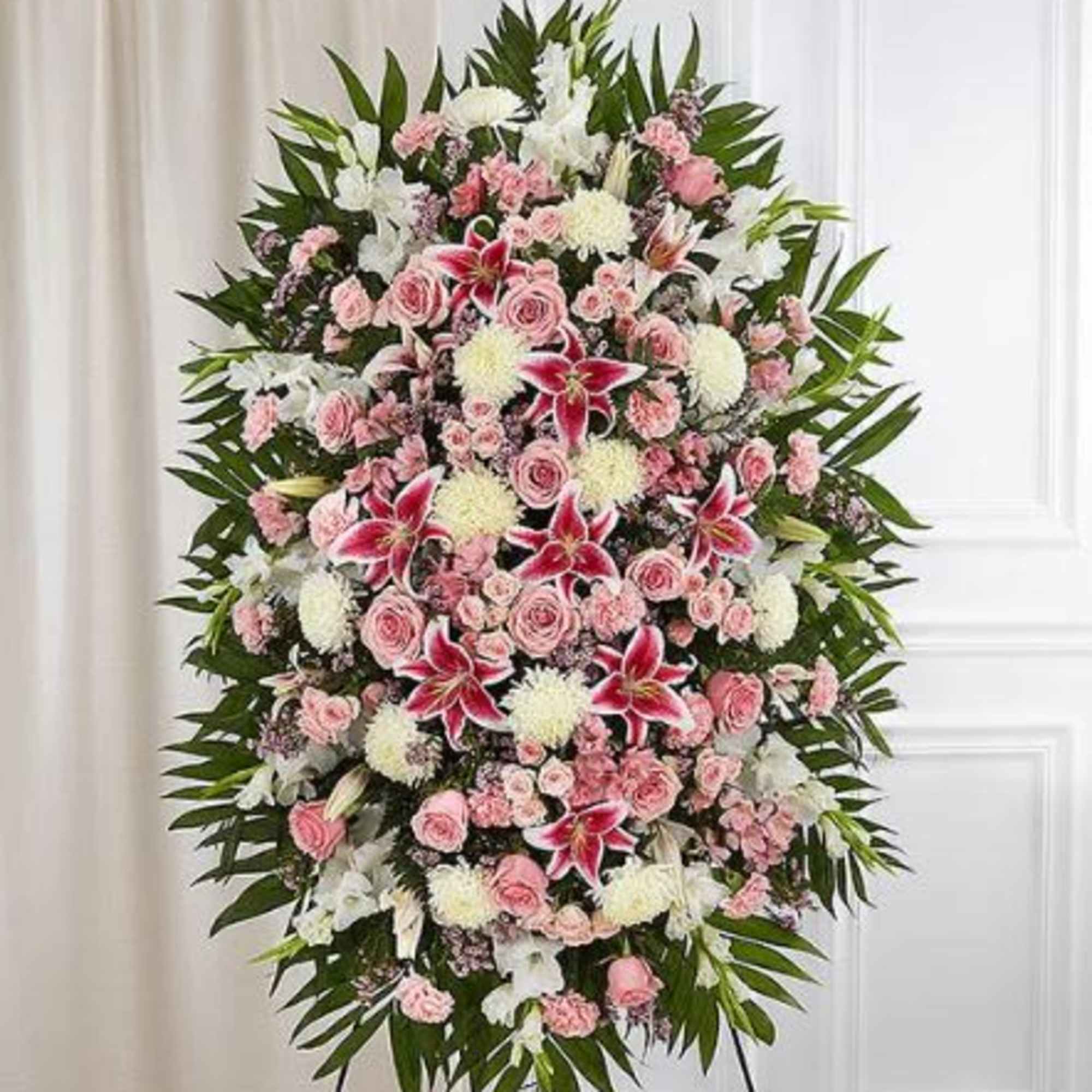  Pet Friendly?
No - This arrangement contains Stargazer Lilies, which are highly