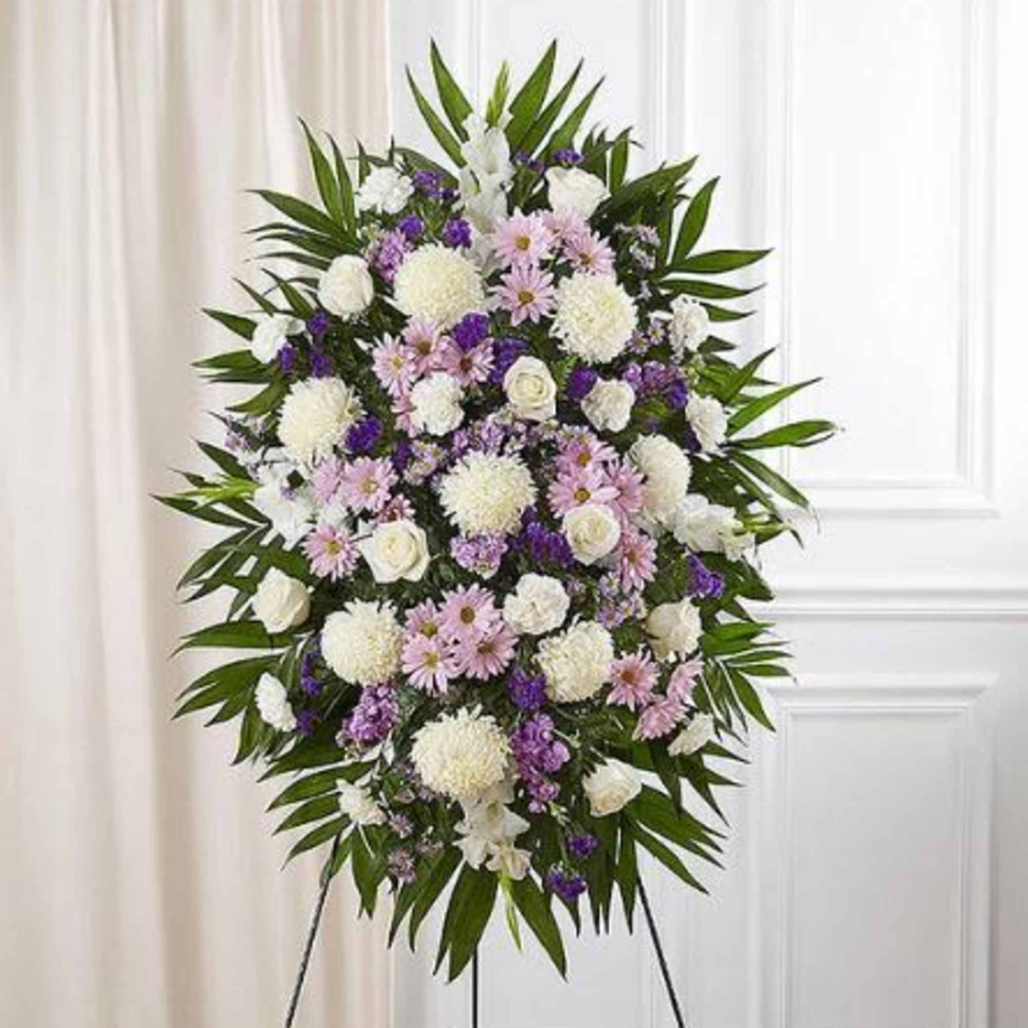  Pet Friendly?
No - This arrangement contains Oriental Lilies, which are highly