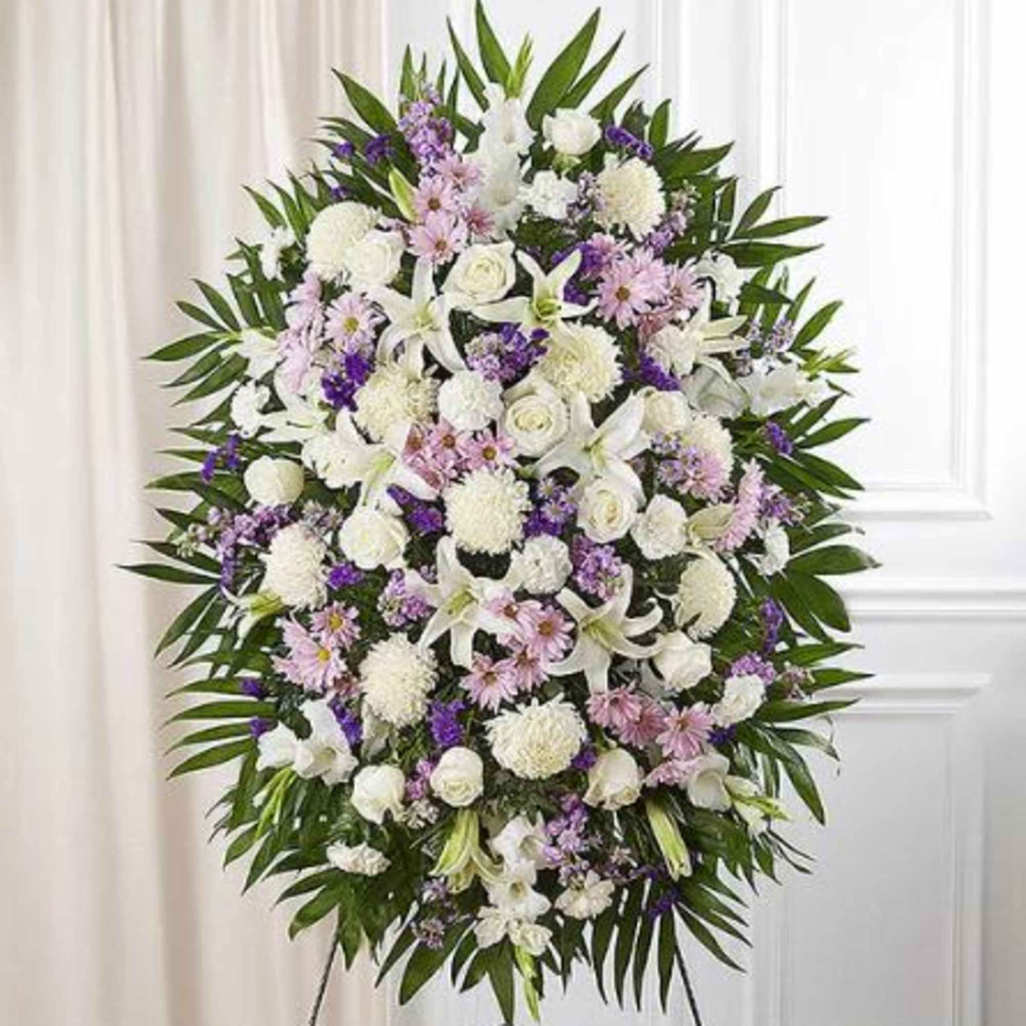 Pet Friendly?
No - This arrangement contains Oriental Lilies, which are highly