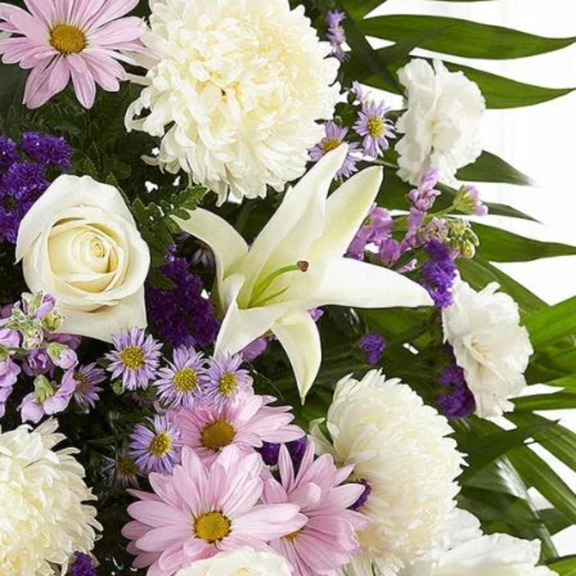  Pet Friendly?
No - This arrangement contains Oriental Lilies, which are highly