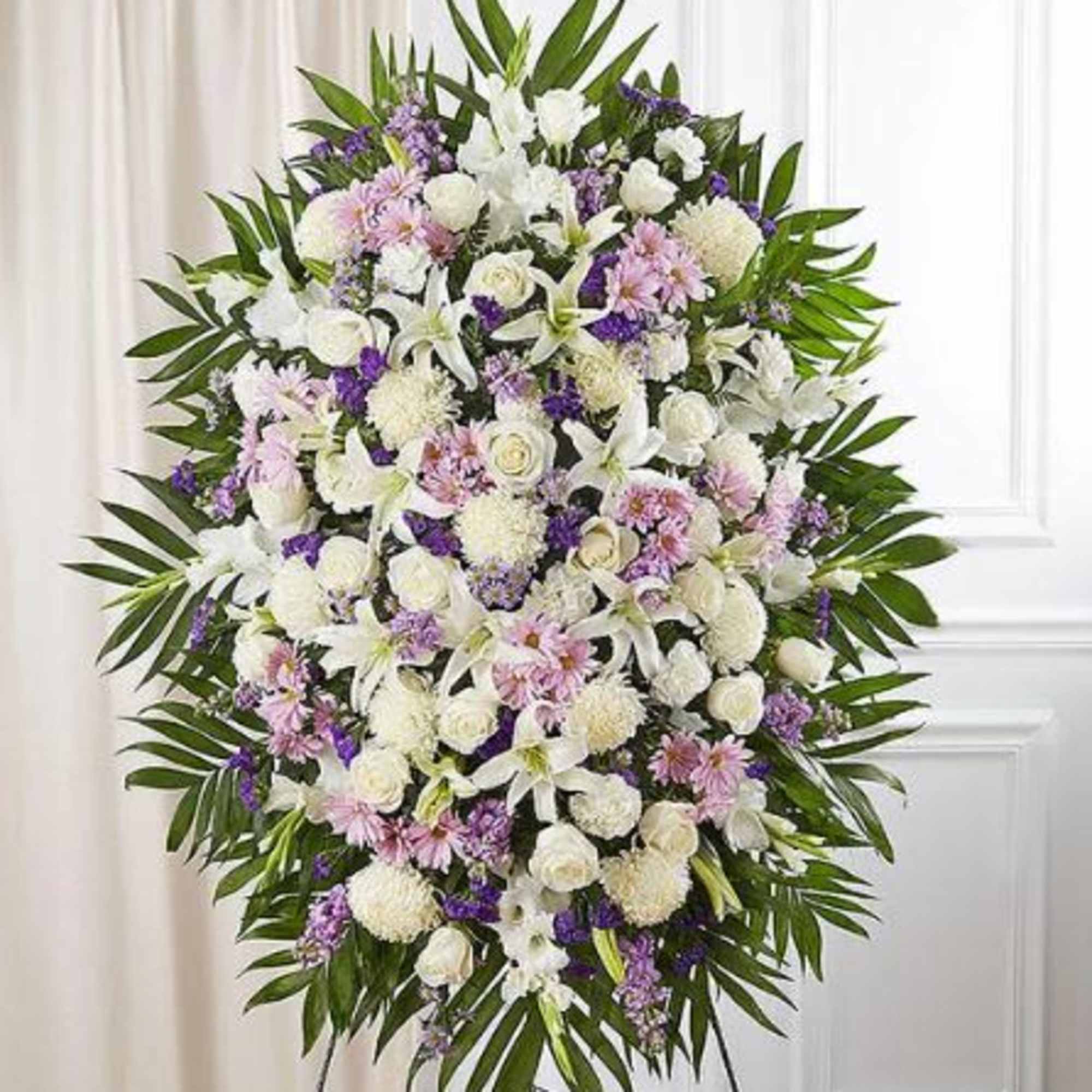  Pet Friendly?
No - This arrangement contains Oriental Lilies, which are highly