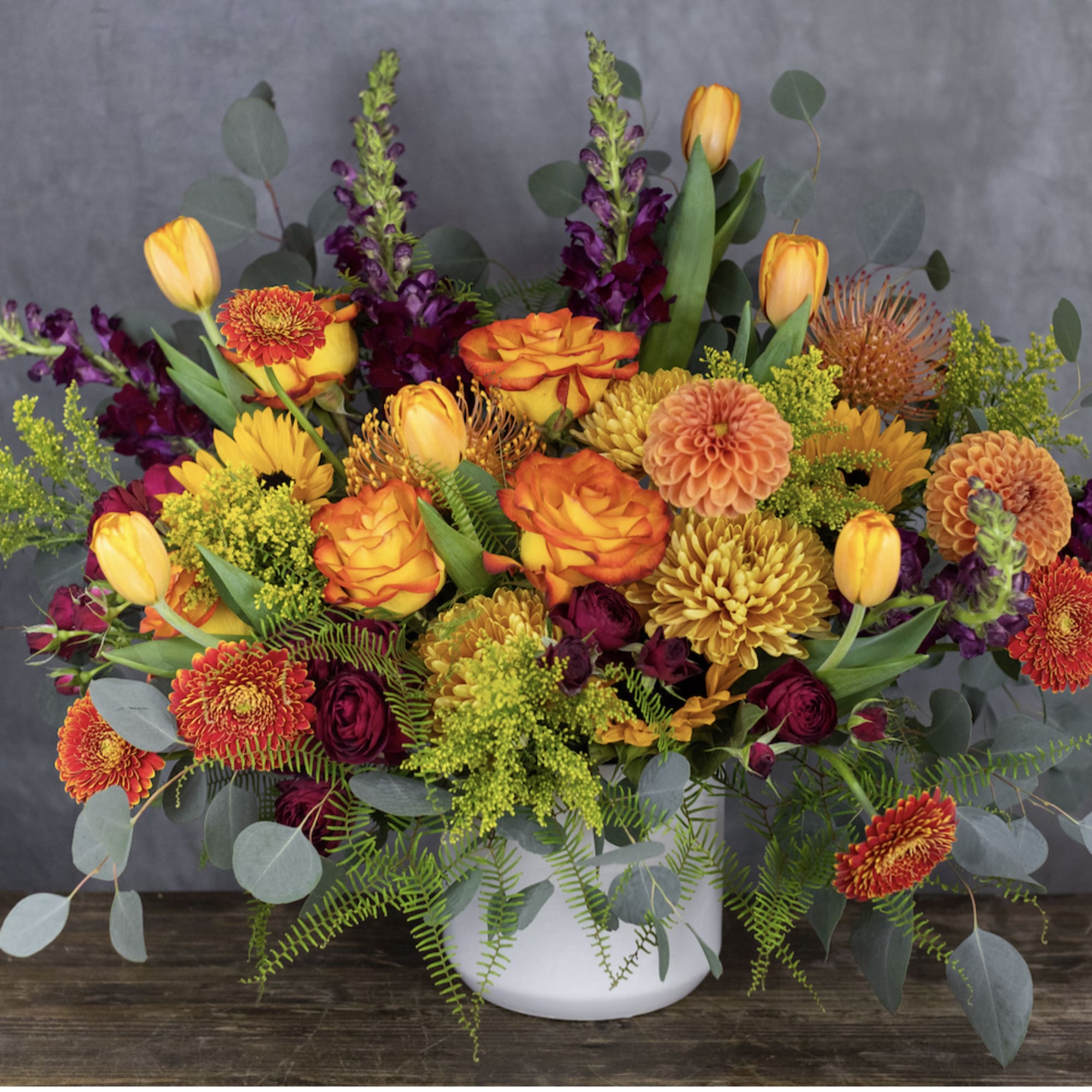 The warm tones of this arrangement is perfect all year round, but