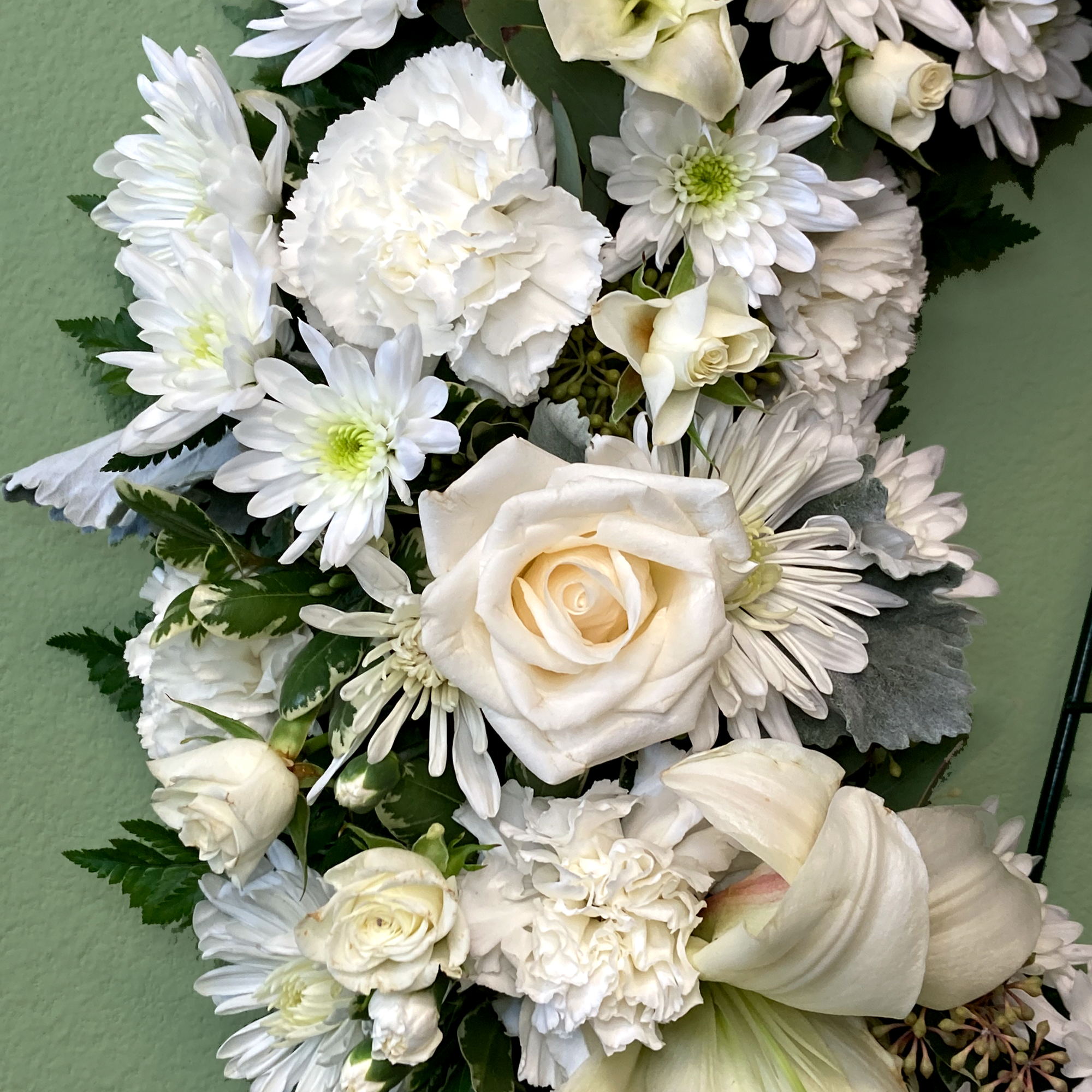 A tranquil standing wreath of flowers that arrives delivered on an easel