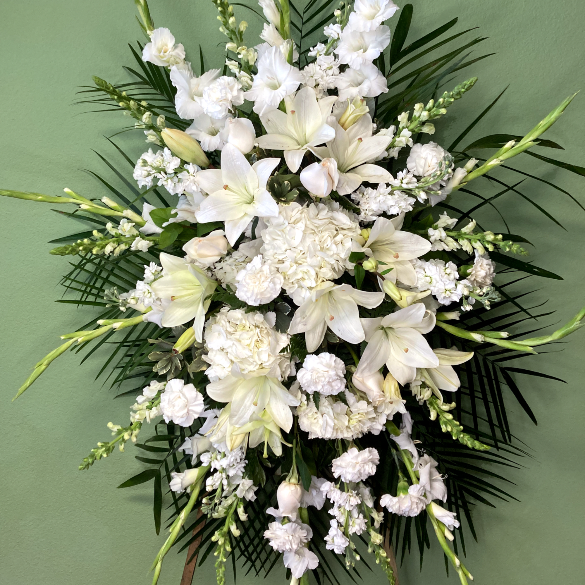 A serene standing spray of flowers that arrives delivered on an easel