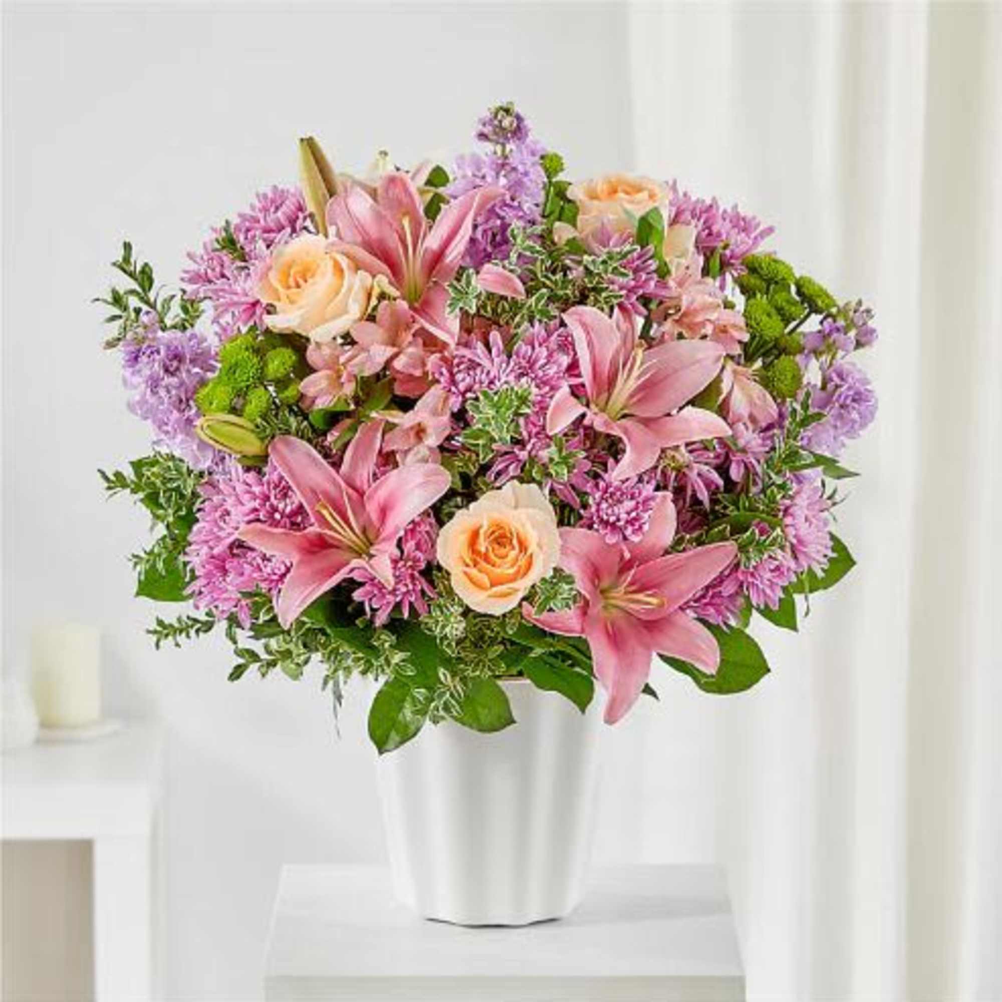  Pet Friendly?
No &ndash; This arrangement contains Asiatic Lilies, which are highly