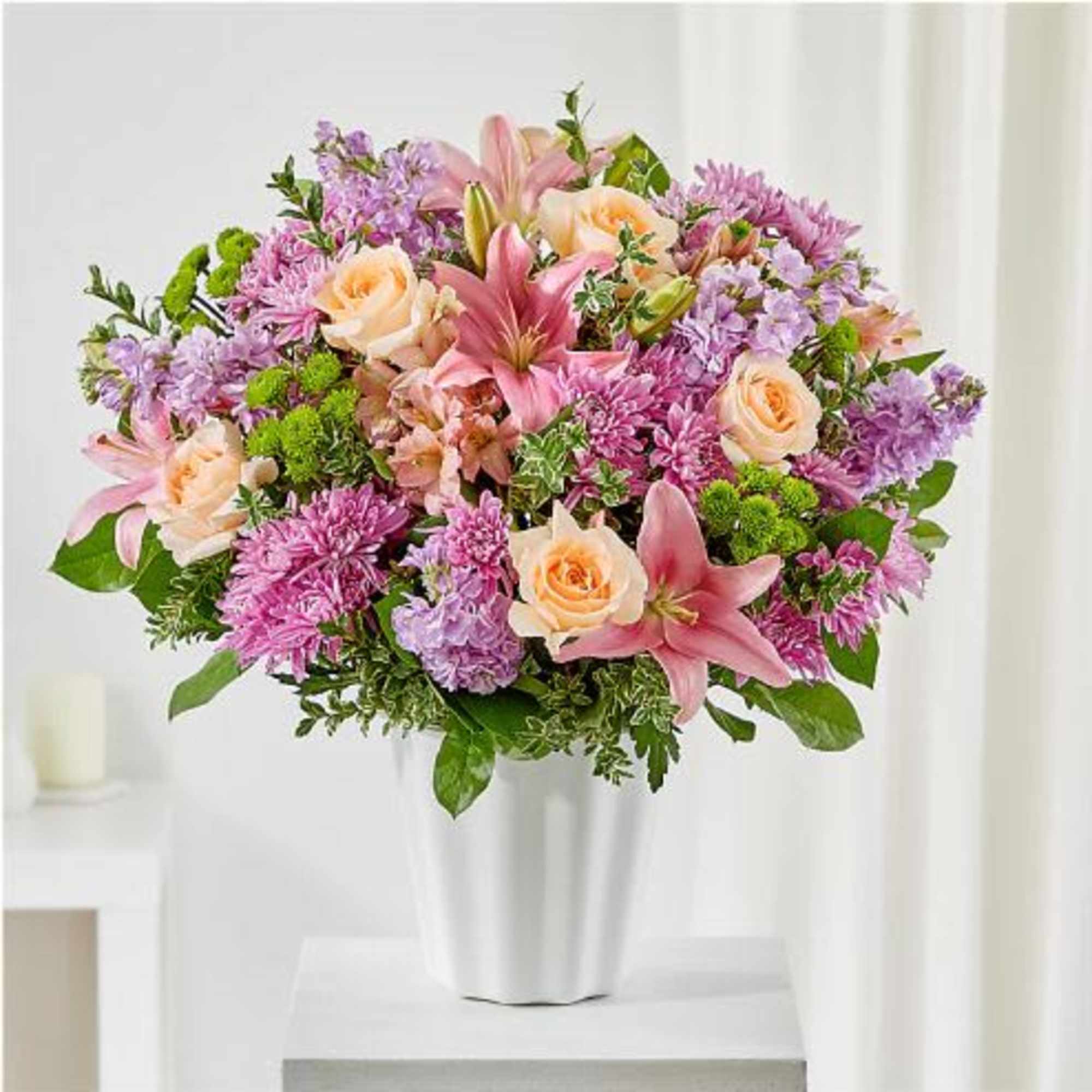  Pet Friendly?
No &ndash; This arrangement contains Asiatic Lilies, which are highly