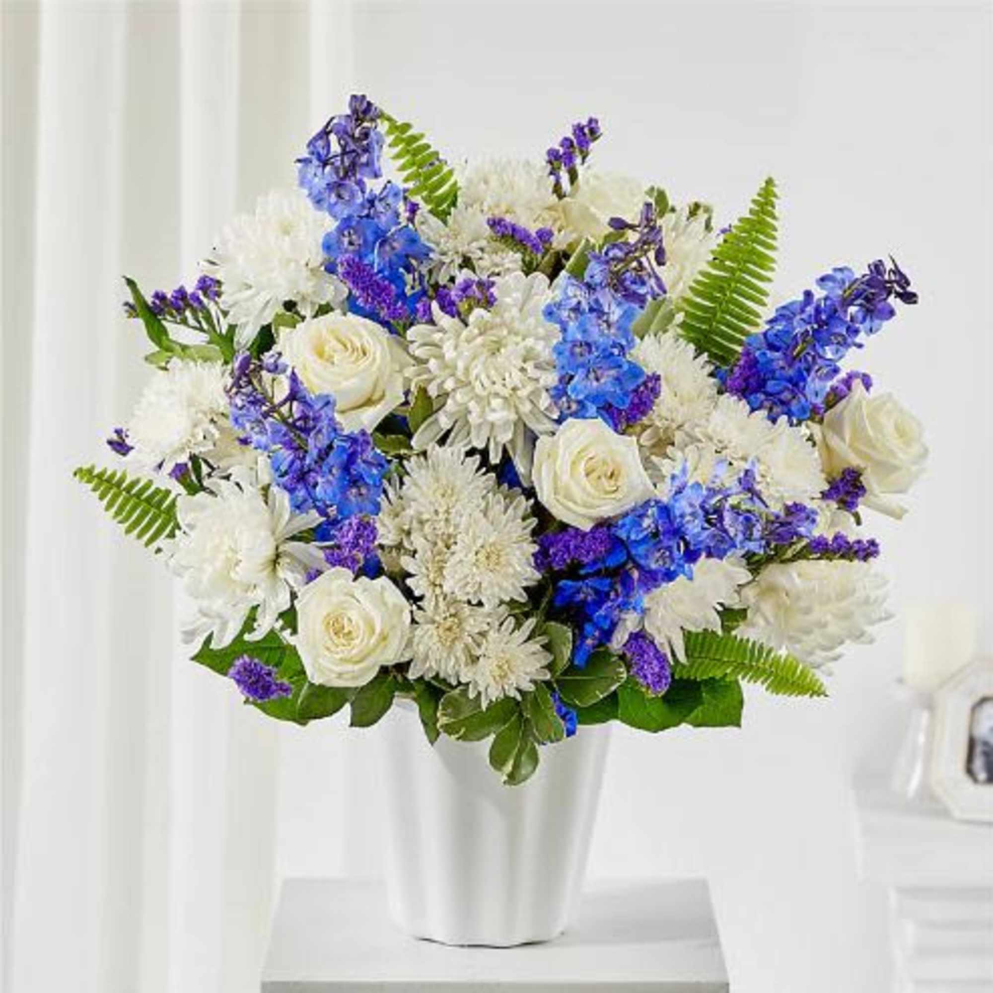  Pet Friendly?
No &ndash; This arrangement contains lilies, which are highly toxic