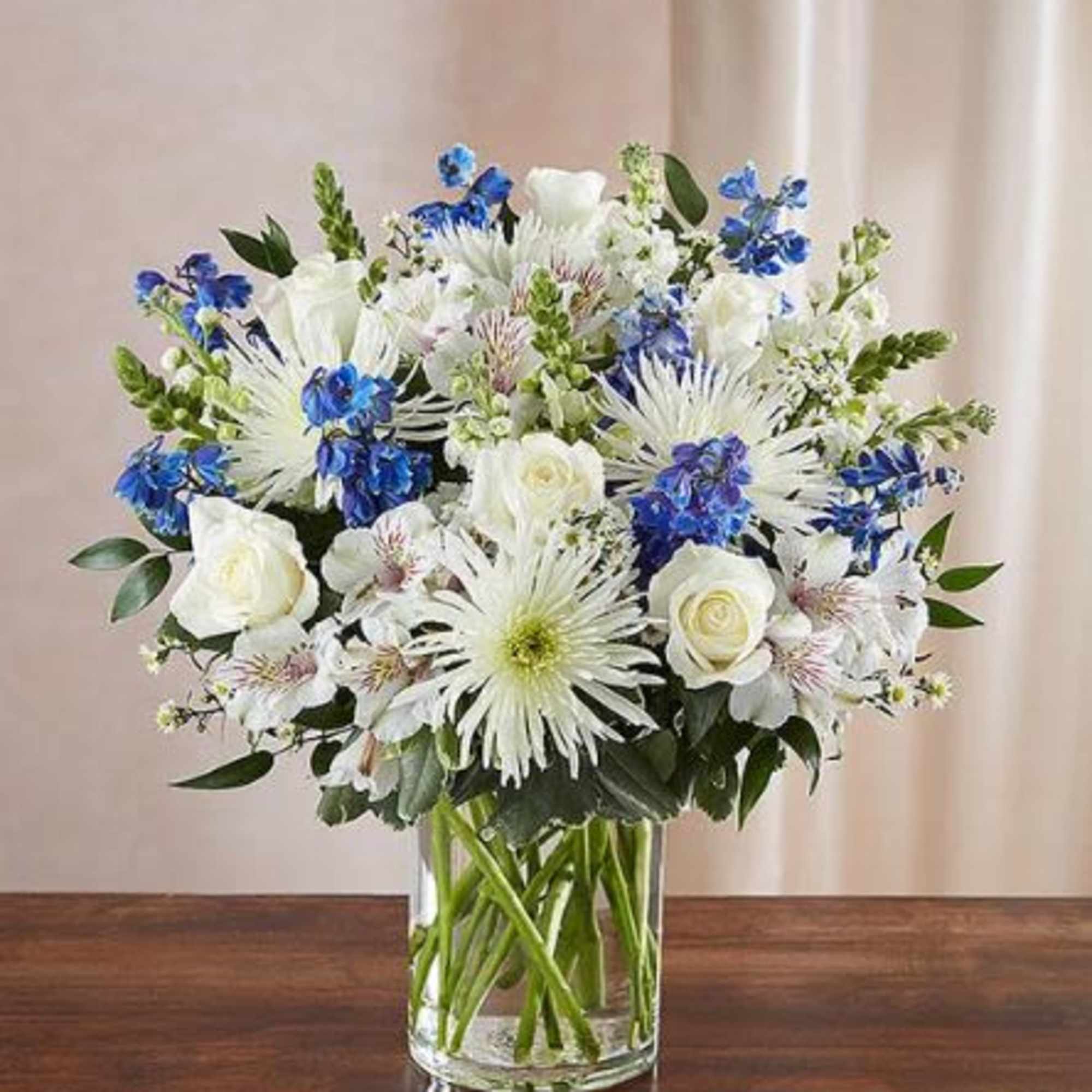  Pet Friendly?
No - This arrangement contains Spider Mums and Alstroemeria, which