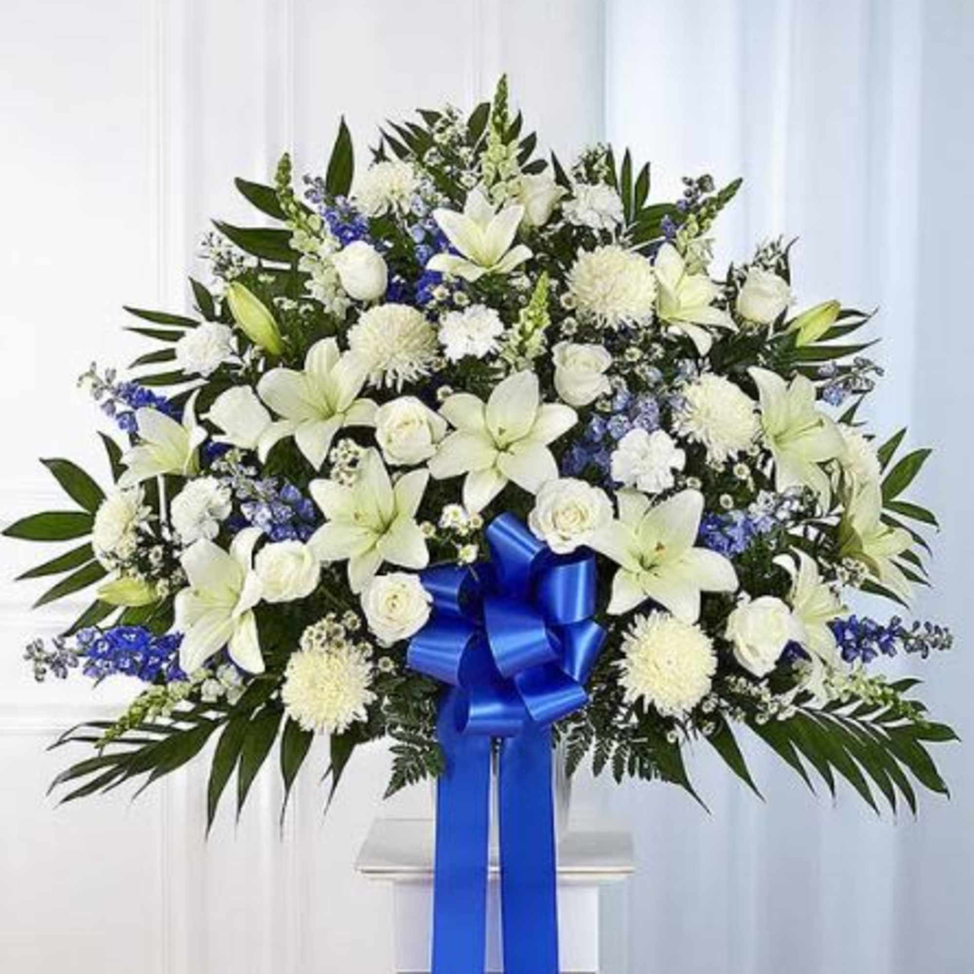 Pet Friendly?
No This arrangement contains Lilies, which are highly toxic to cats