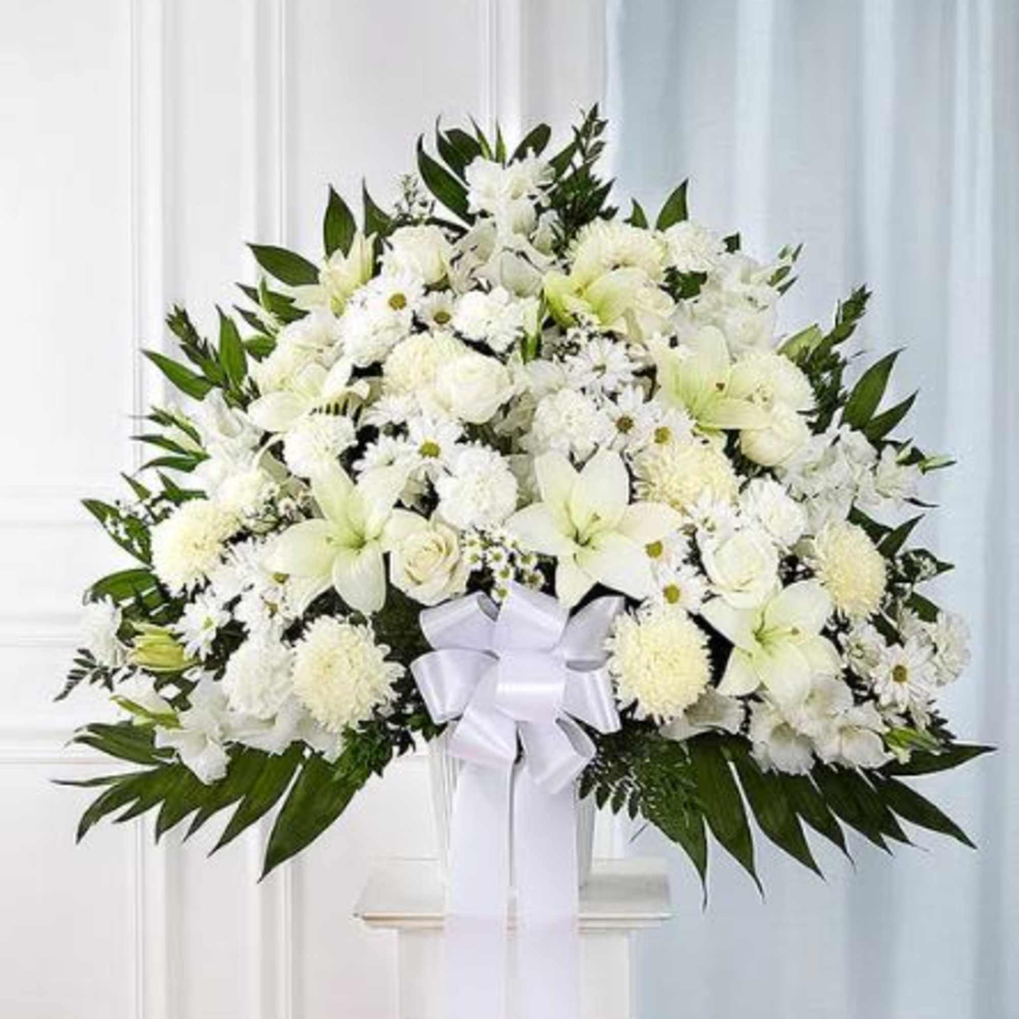 Pet Friendly?
No. This arrangement contains Oriental Lilies, which are highly toxic to