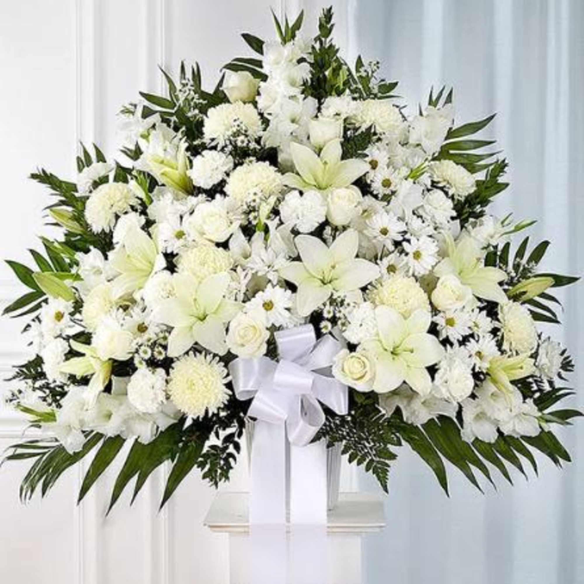 Pet Friendly?
No. This arrangement contains Oriental Lilies, which are highly toxic to