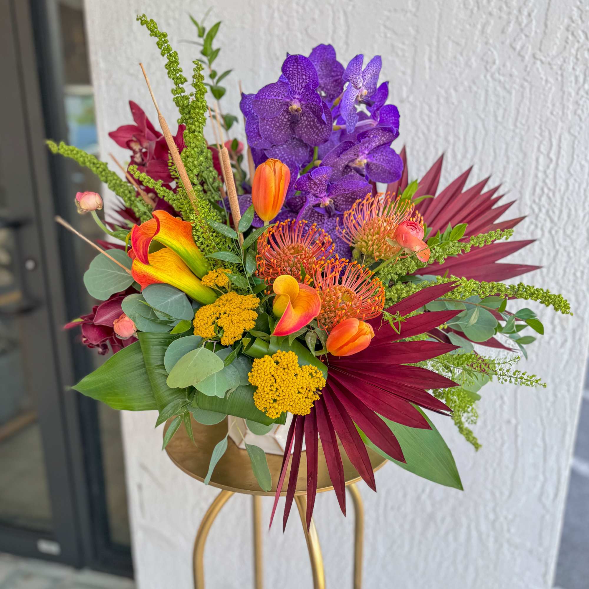 A vibrant floral spectacle! 
Filled with premium blooms.