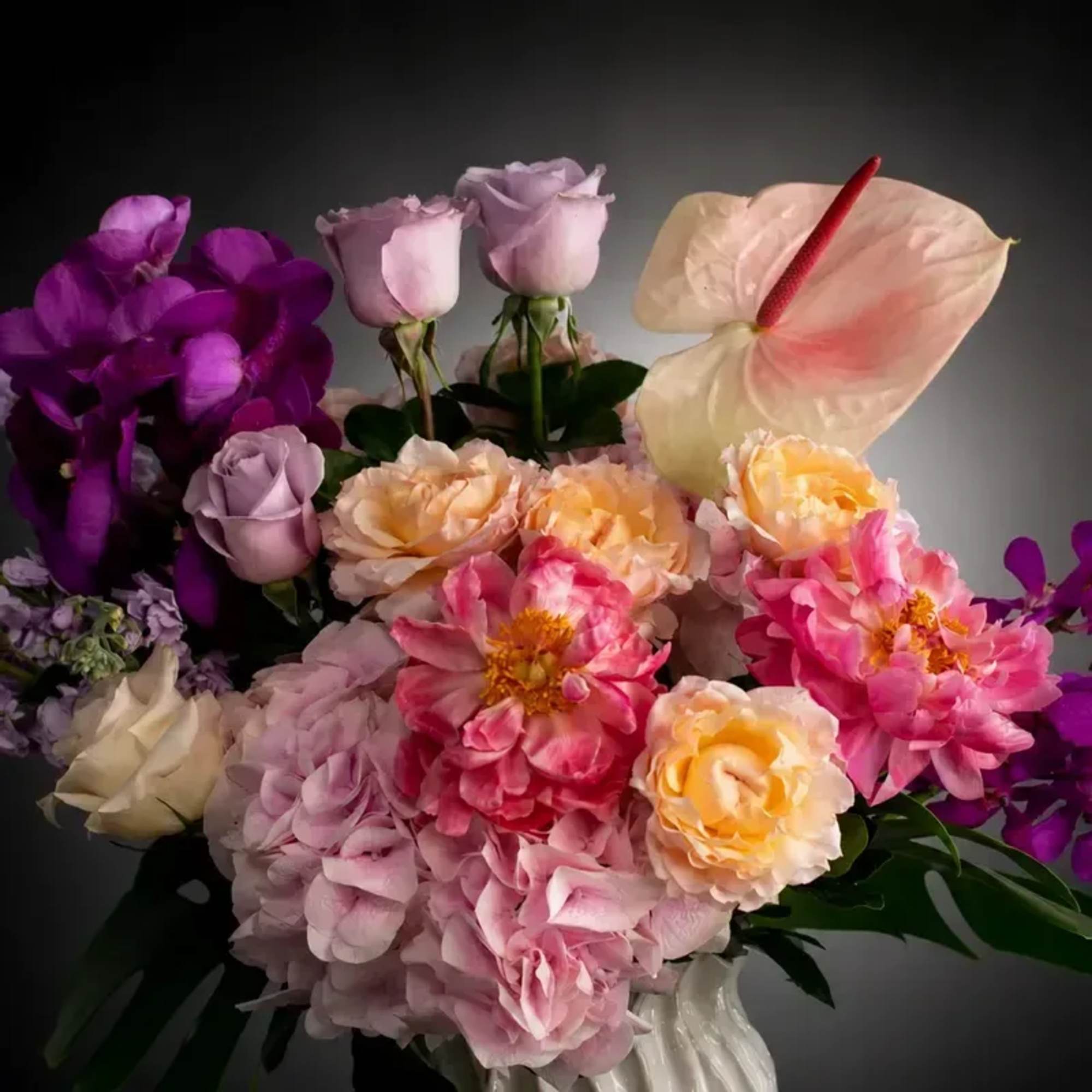 A romantic and artfully composed arrangement, Ros&eacute; Allure blends soft pastel tones