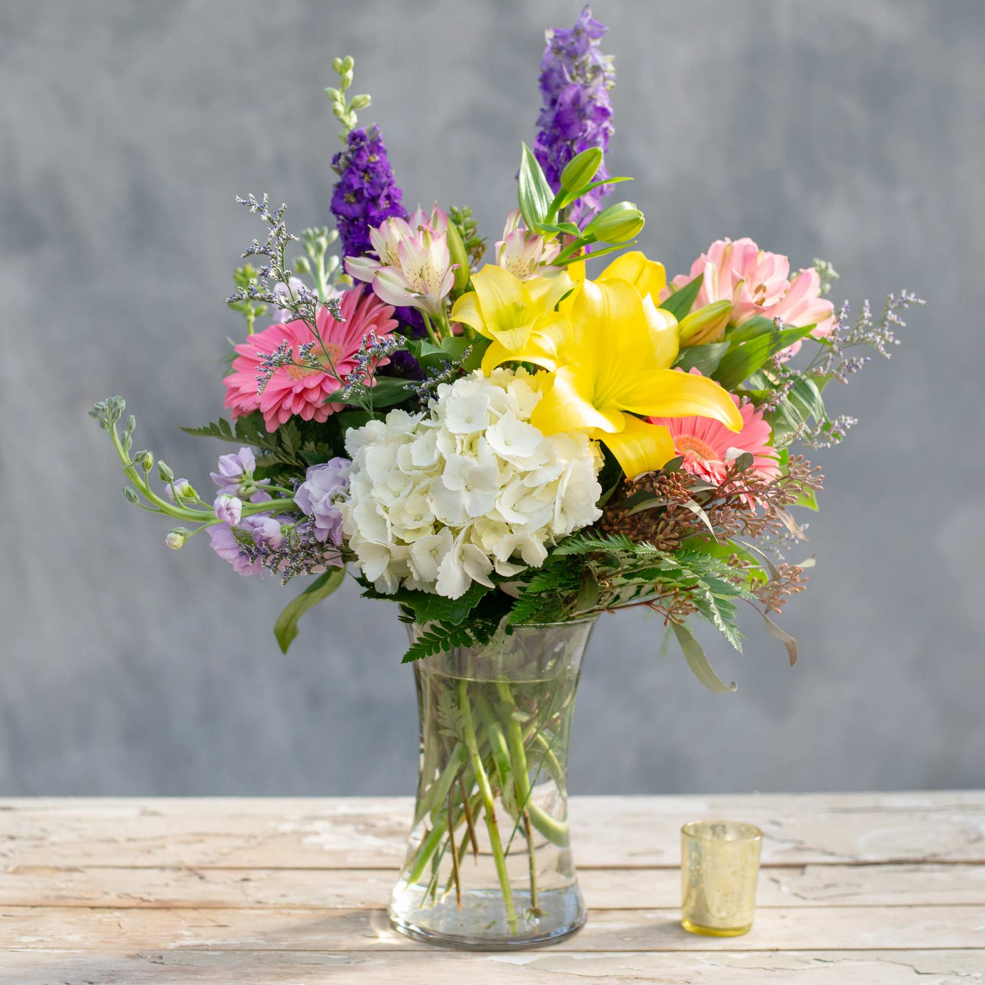 A stunning addition to any home, apartment or office, this clear glass