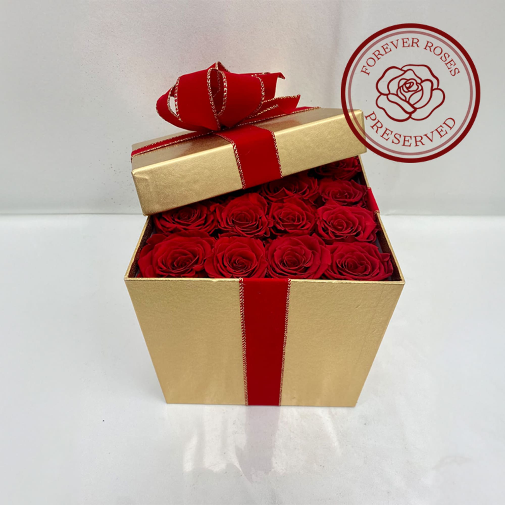 Surprise her with 16 preserved roses in a beautiful gold square box.
Preserved