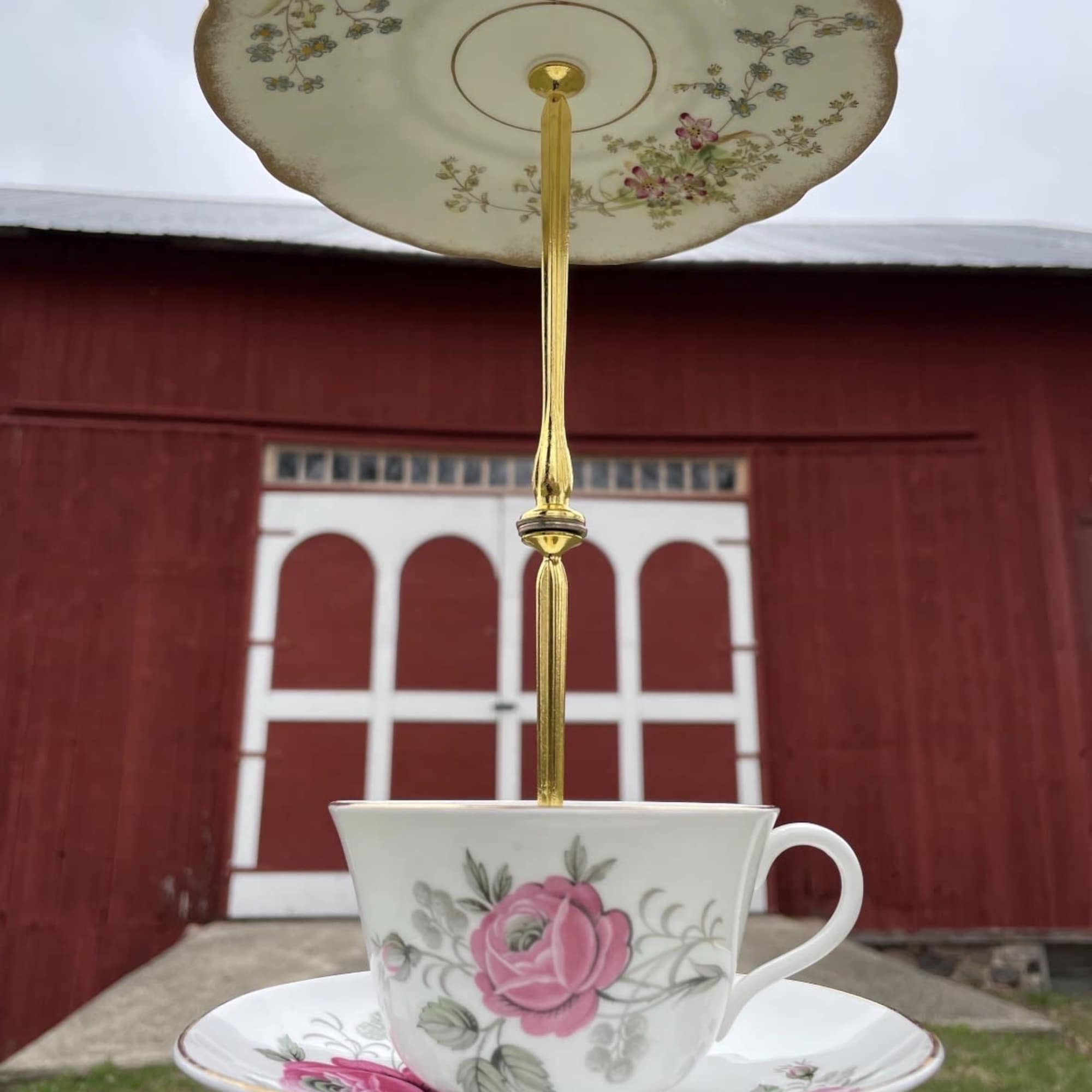 A thoughtful addition to any garden, patio, or balcony, this vintage teacup