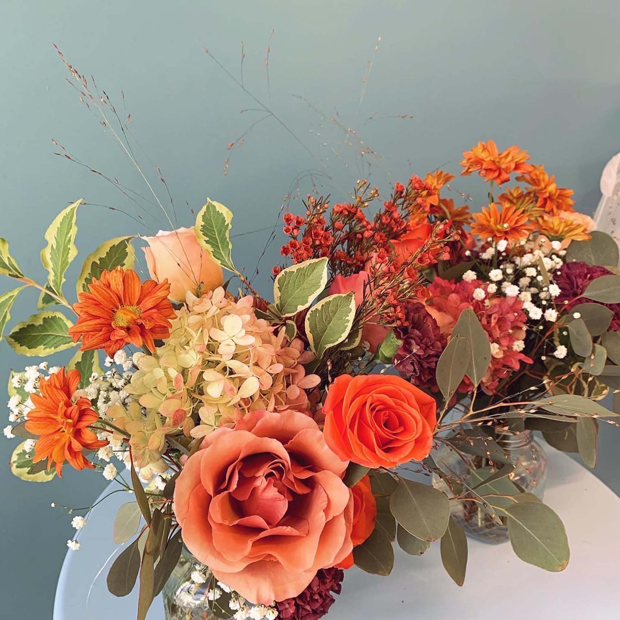 You will receive ONE premium fresh vase bouquet (at 15% OFF of