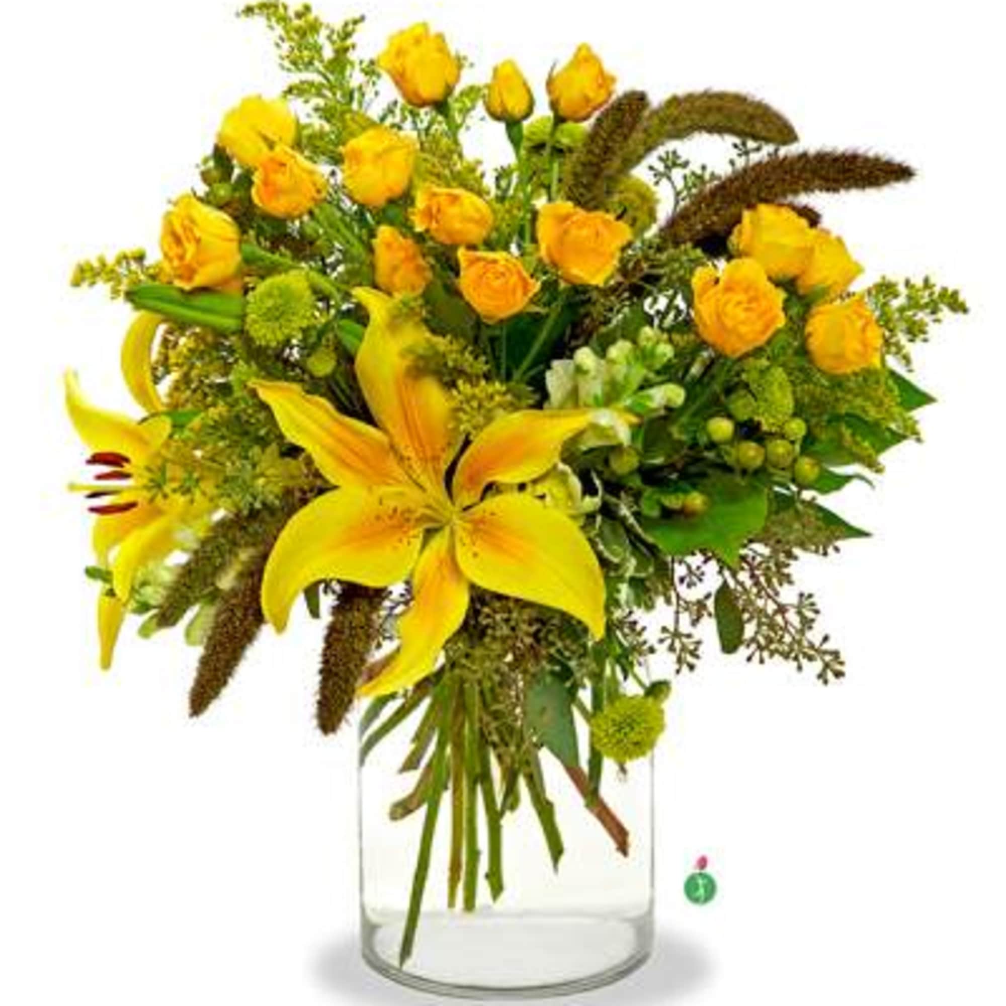 Introducing our luxurious Flower Arrangement named "Good as Gold," an opulent blend