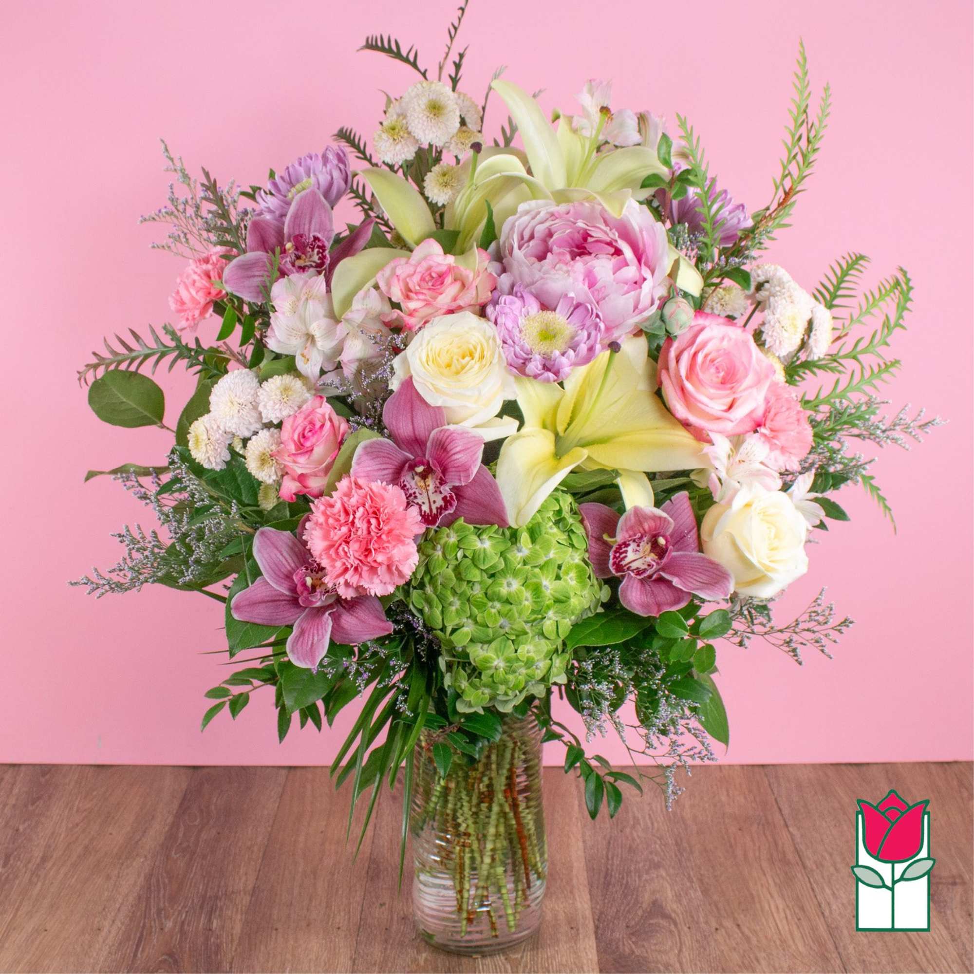 The Beretania Florist Luminous bouquet is a stunning floral with a luxurious