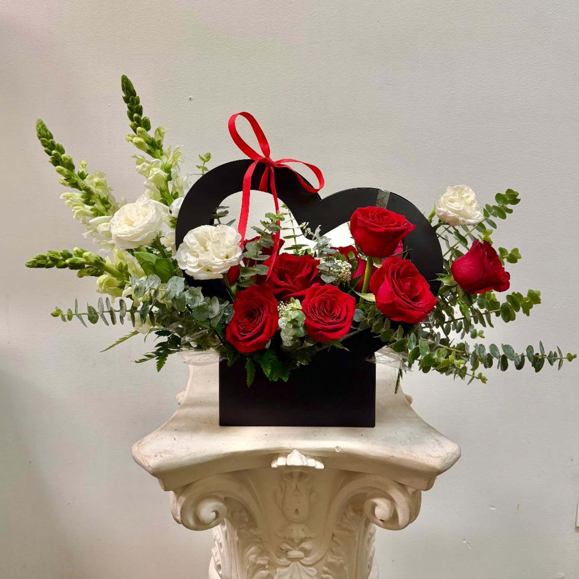 Product Information: Dozens of red roses.
Theme Colors: Shades of green, Black and