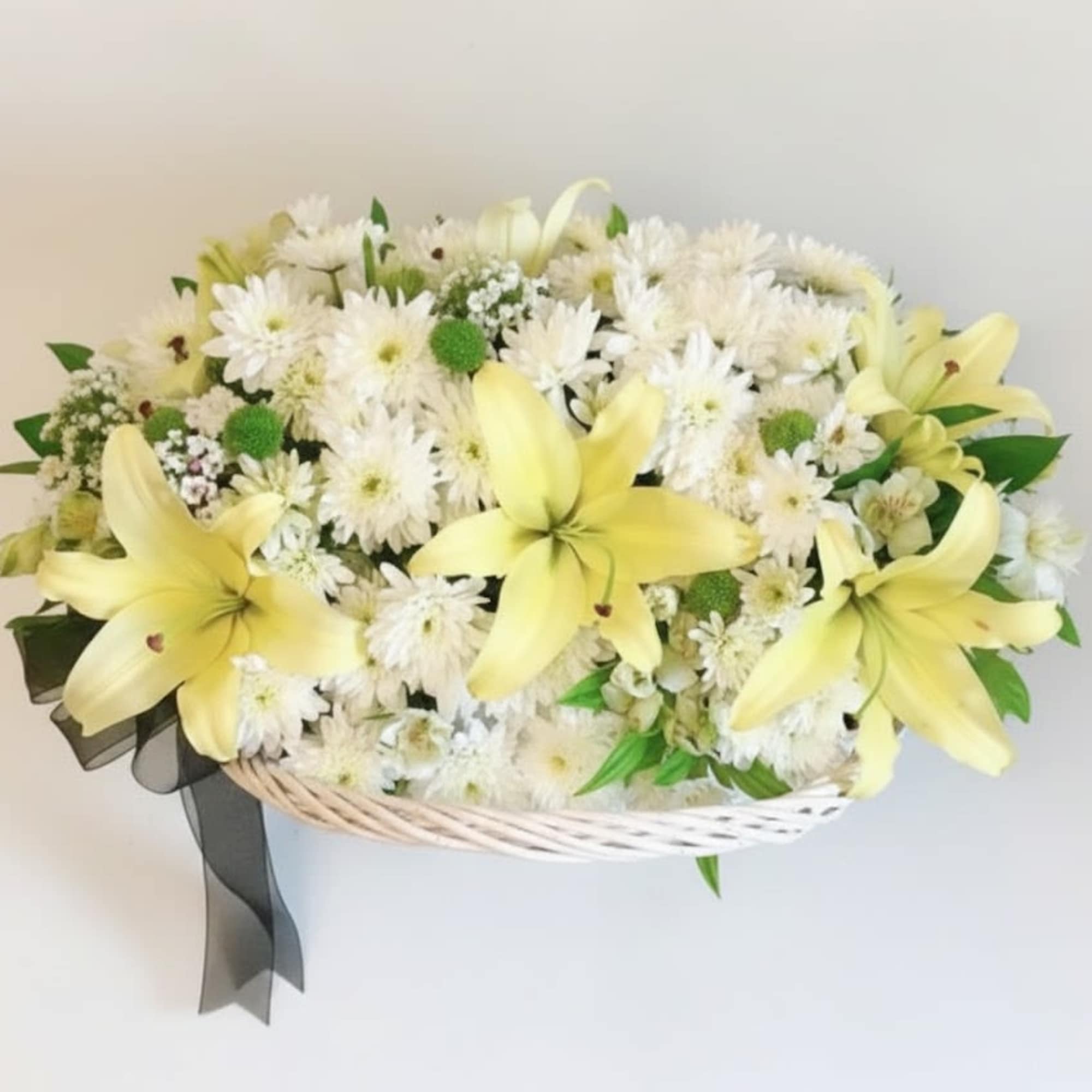  Pet Friendly?
No This arrangement contains lilies, which are highly toxic to