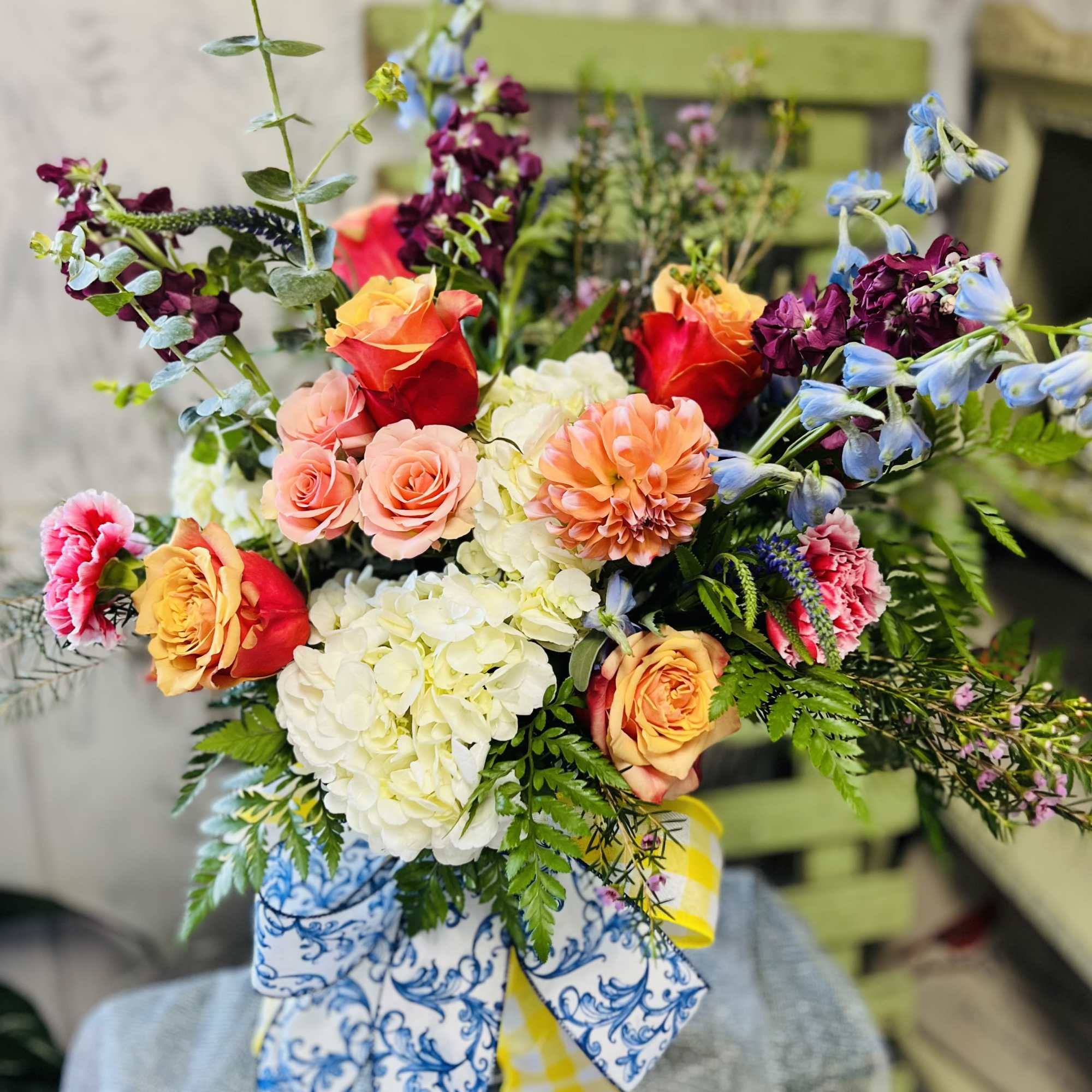  Let our professional floral designers create an elegant bouquet of seasonal