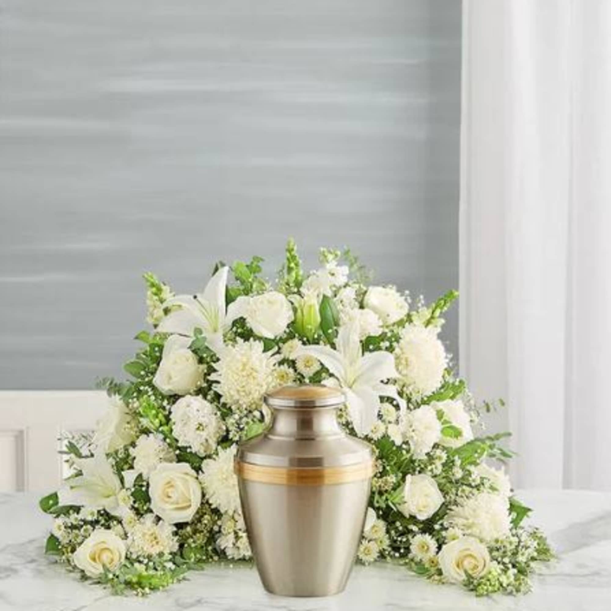  Pet Friendly?
No This arrangement contains Oriental Lilies, which are highly toxic