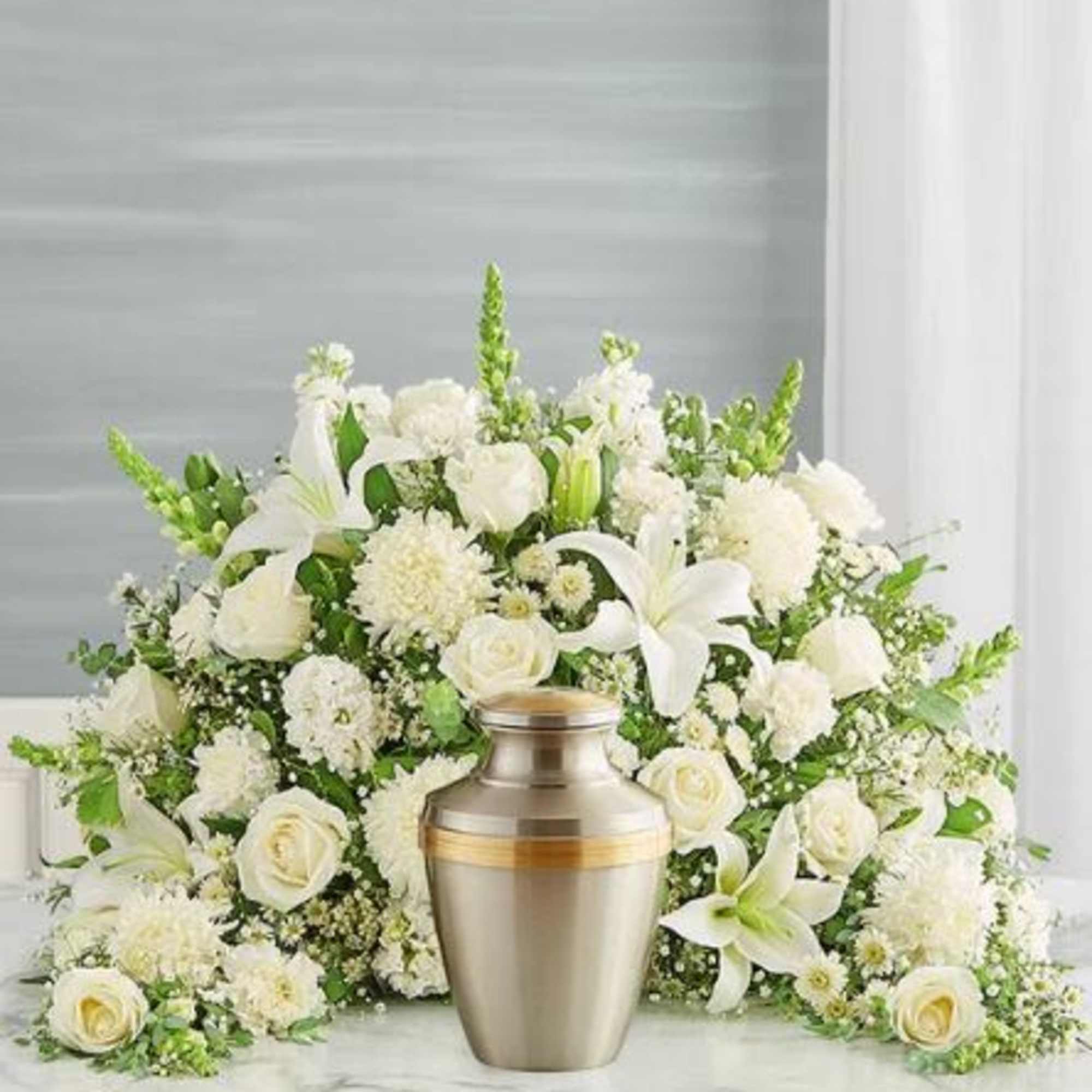  Pet Friendly?
No This arrangement contains Oriental Lilies, which are highly toxic