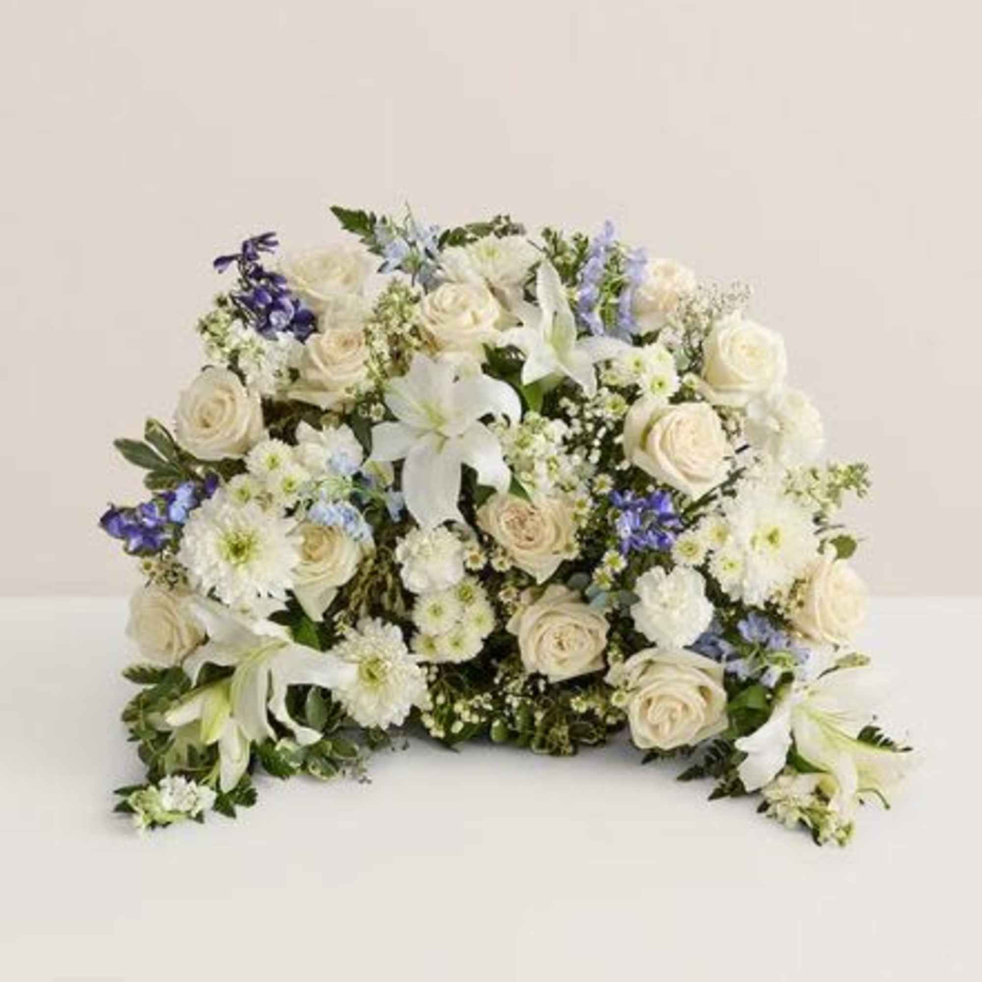  Pet Friendly?
No This arrangement contains Lilies, which are highly toxic to