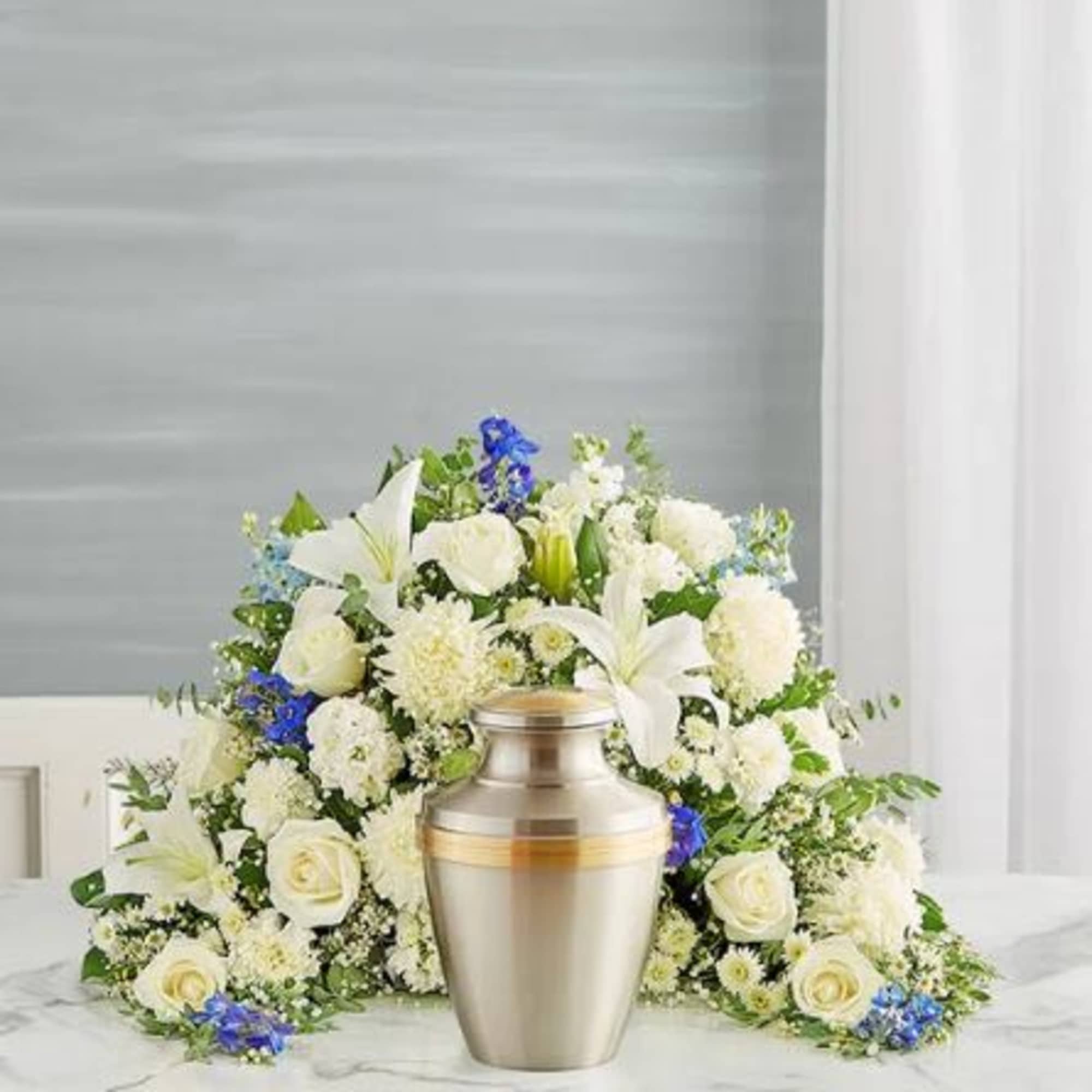  Pet Friendly?
No This arrangement contains Lilies, which are highly toxic to