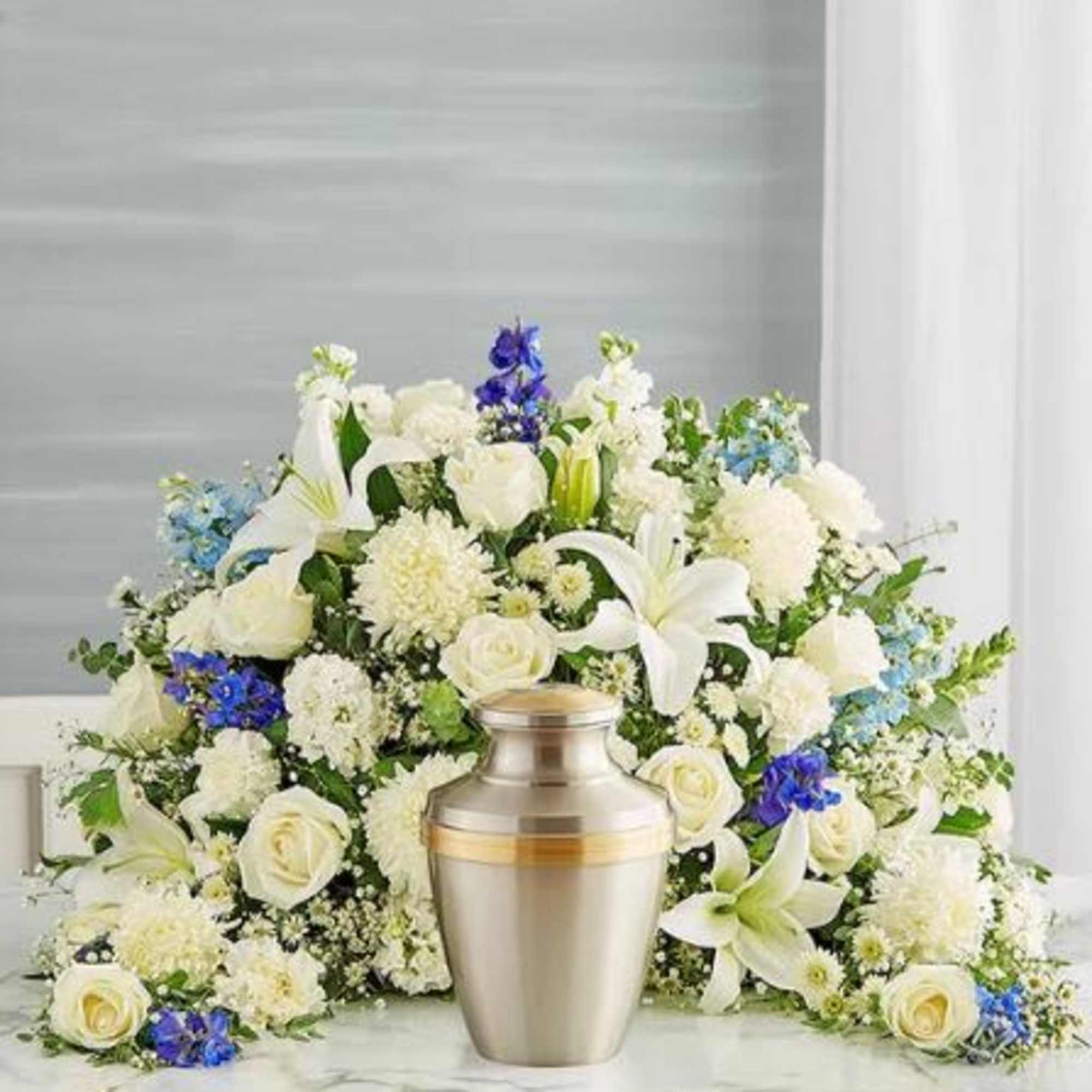  Pet Friendly?
No This arrangement contains Lilies, which are highly toxic to