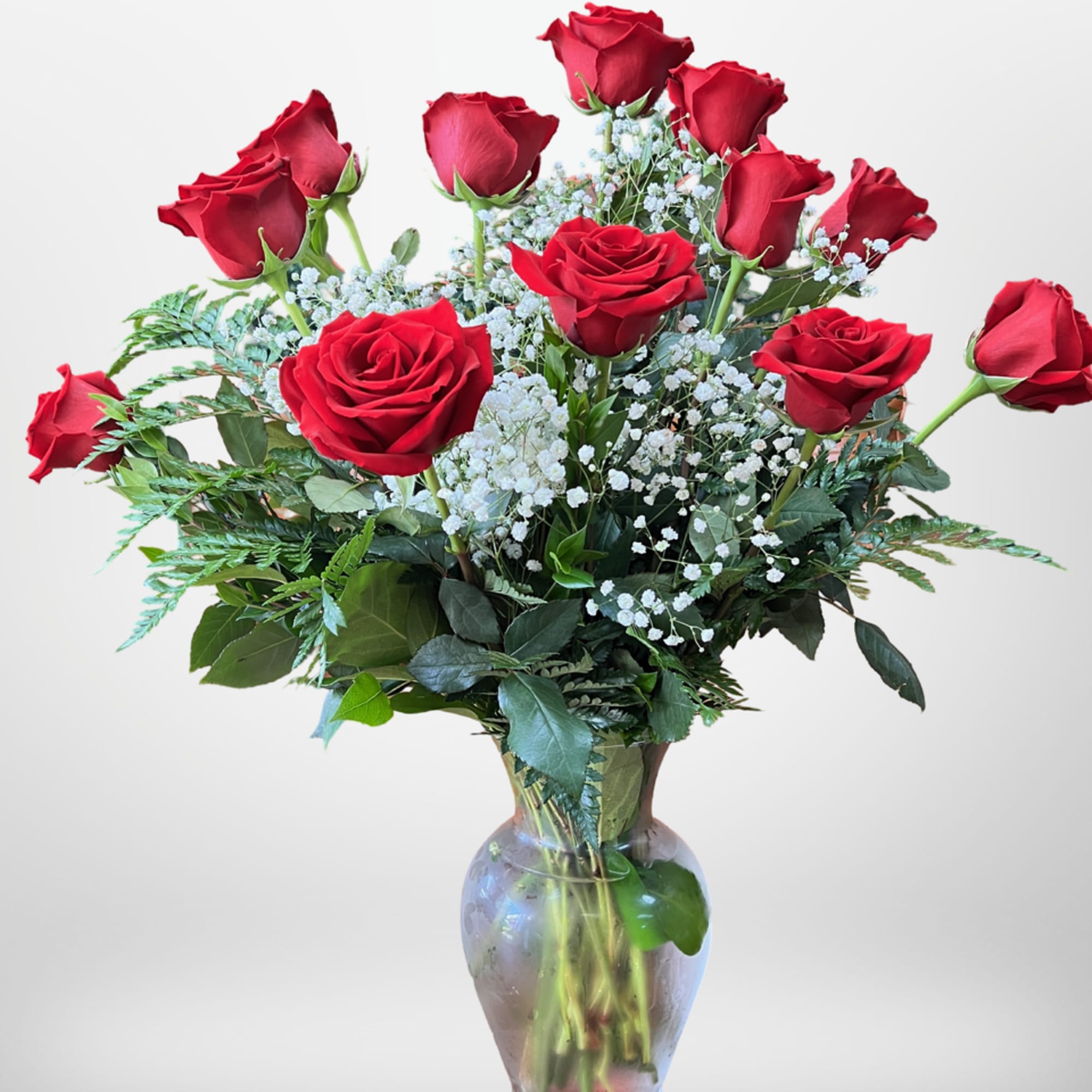 One dozen of the most beautiful long stem roses from Ecuador. 
Color