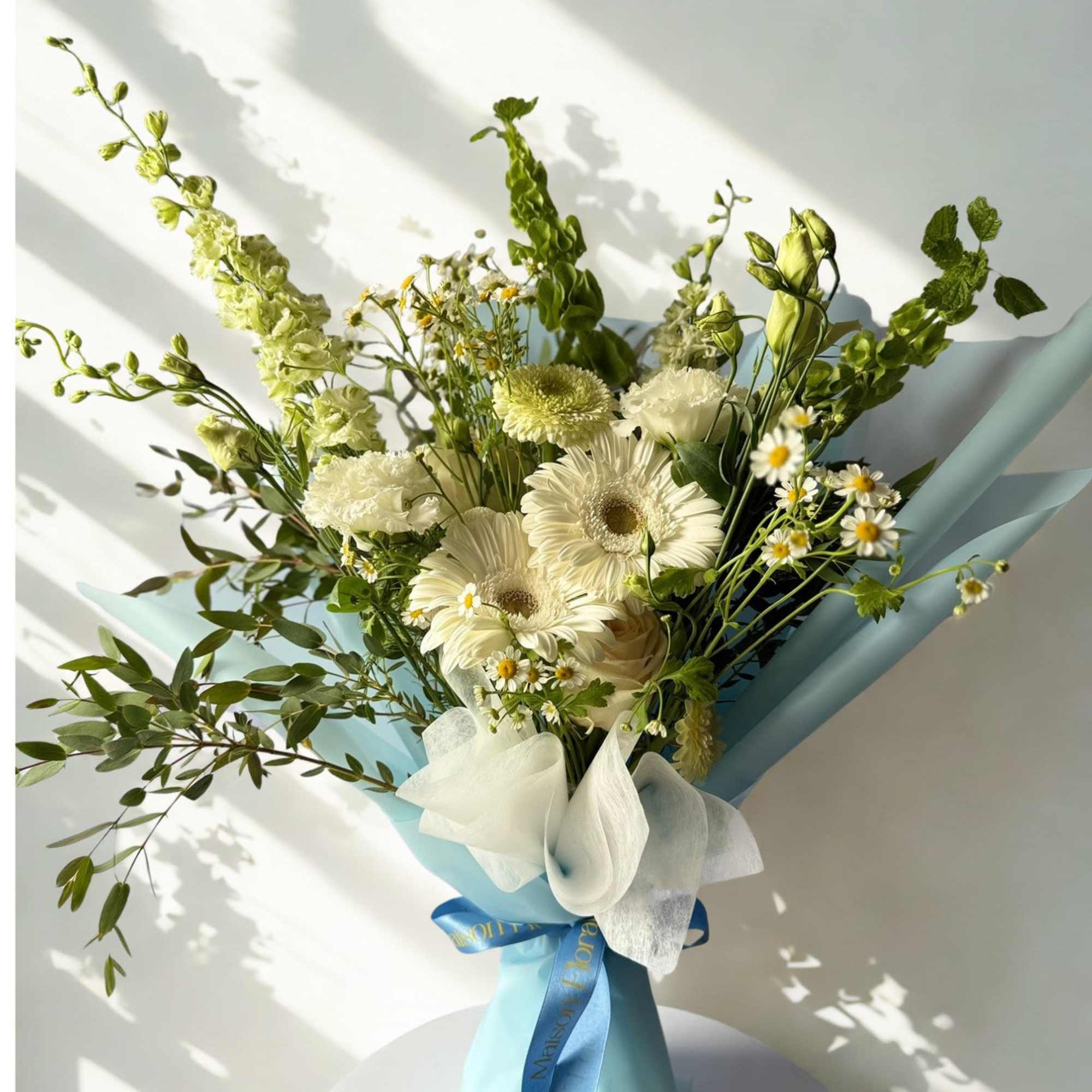 A fresh and airy bouquet inspired by the softness of a spring