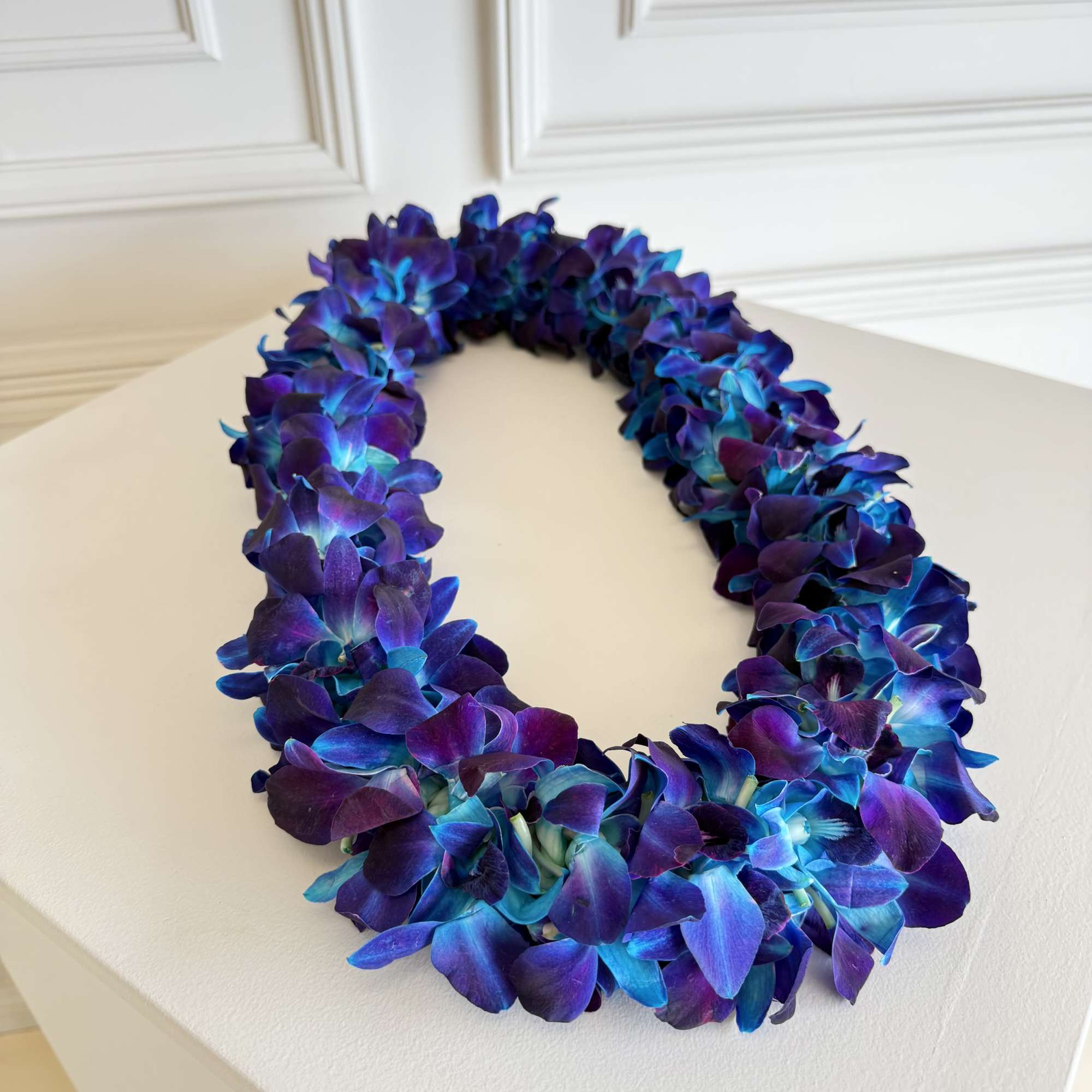 Fresh Orchid Lei for Graduation 

Celebrate your grad in style with our