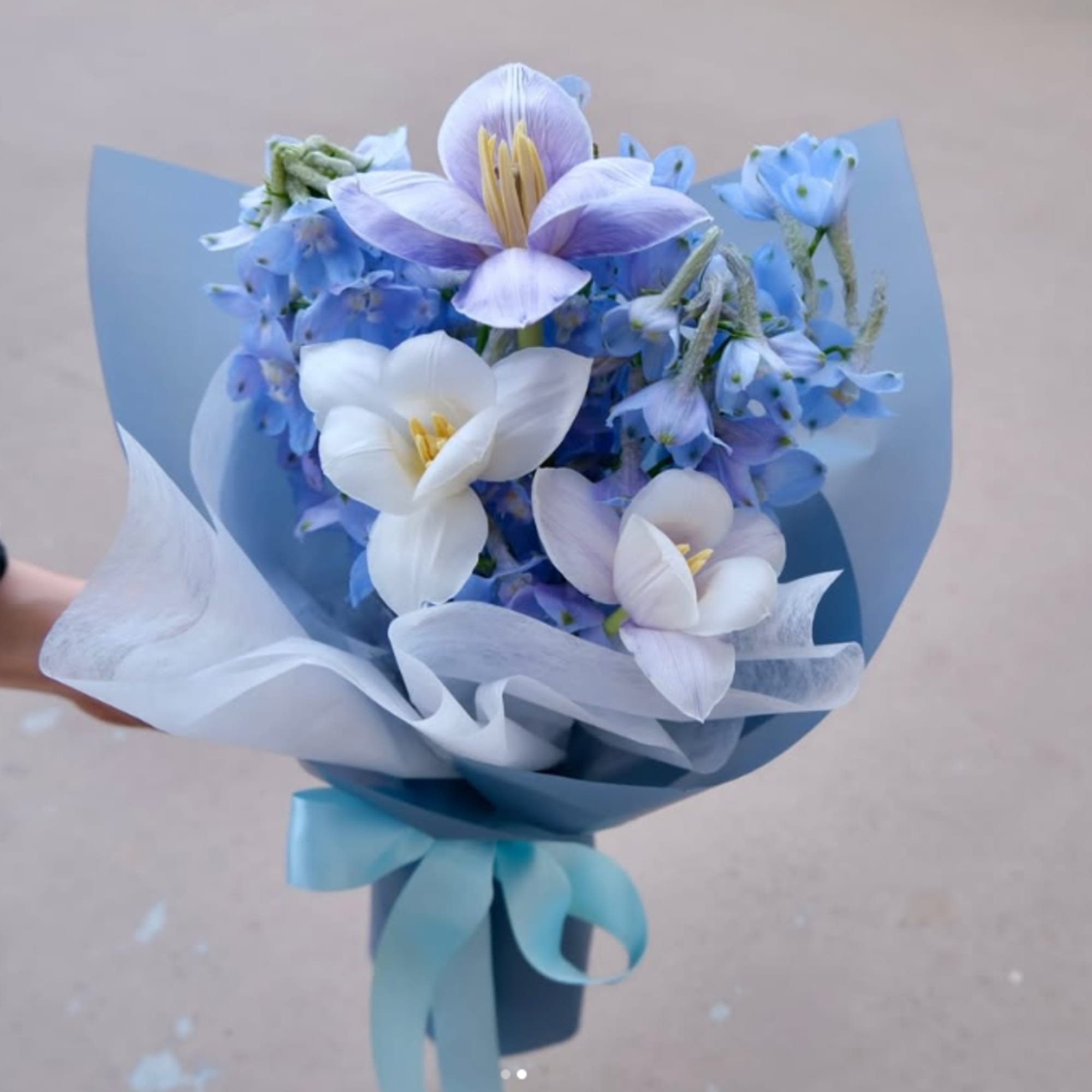 A breath of fresh air! Our "Blue Ocean Kiss" features a stunning