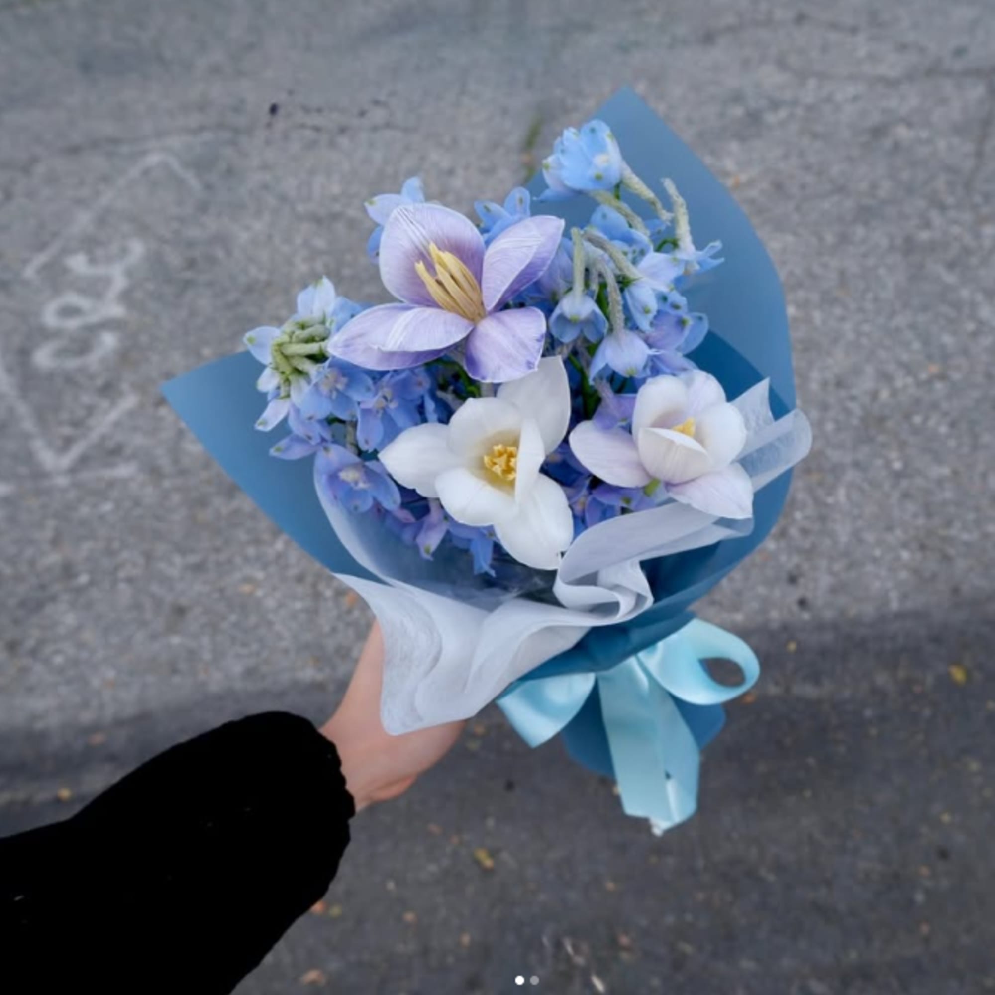A breath of fresh air! Our "Blue Ocean Kiss" features a stunning