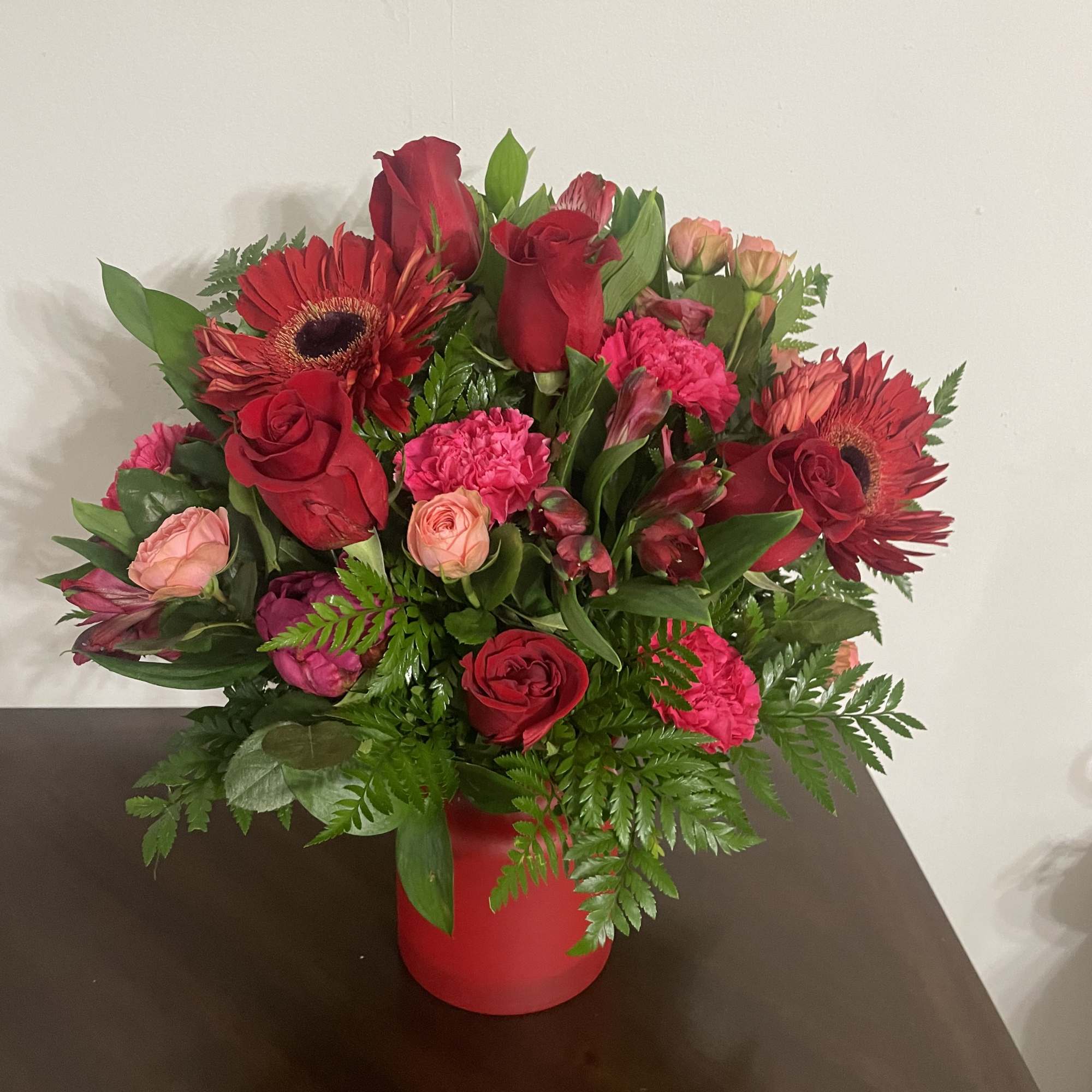 Pure enchantment! This radiant red rose bouquet brings bold style to any