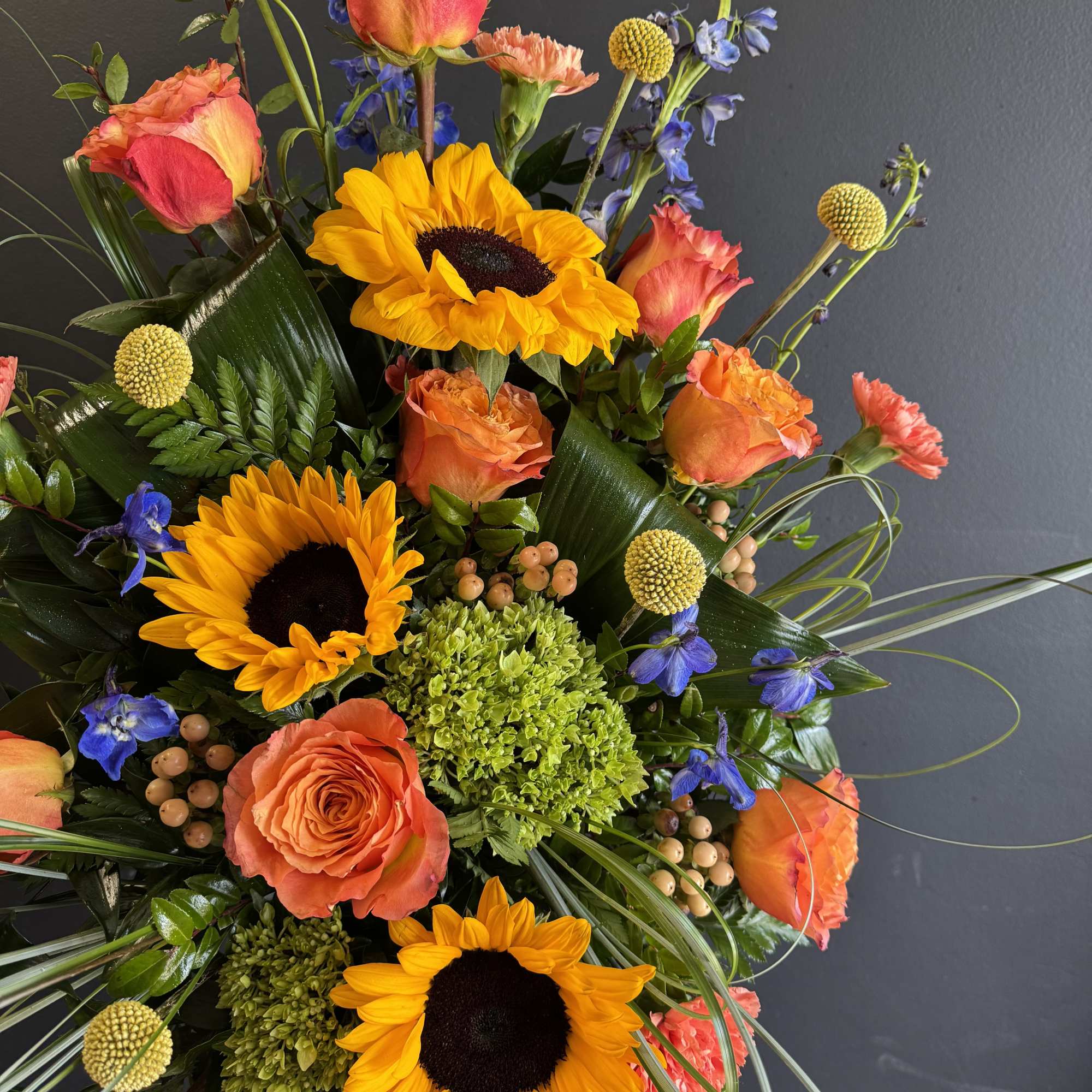 A standing spray that comes with all of the beautiful hues of