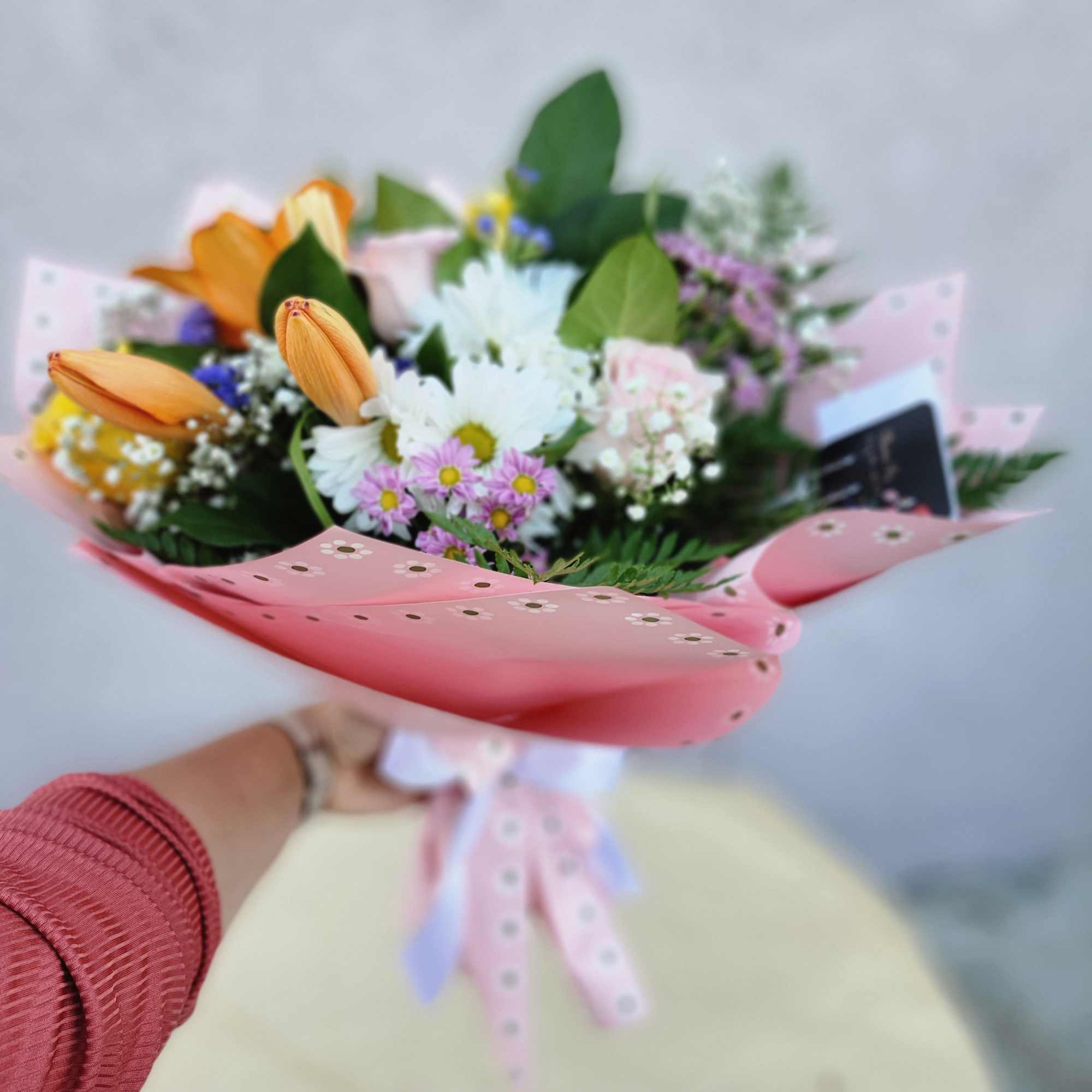 Paper wrapped hand bouquet with no vase will be provided with wet