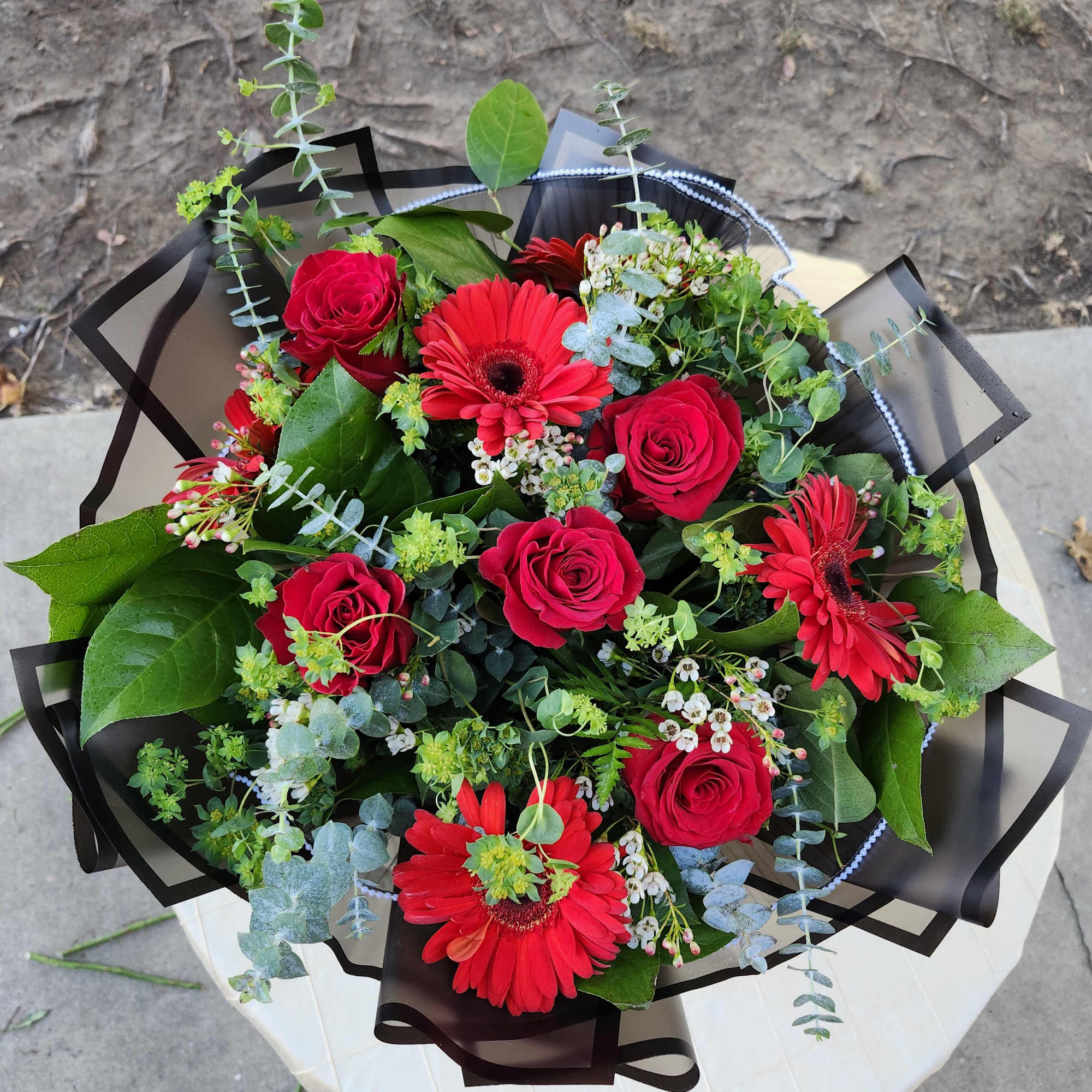 Paper wrapped hand bouquet with no vase will be provided with wet