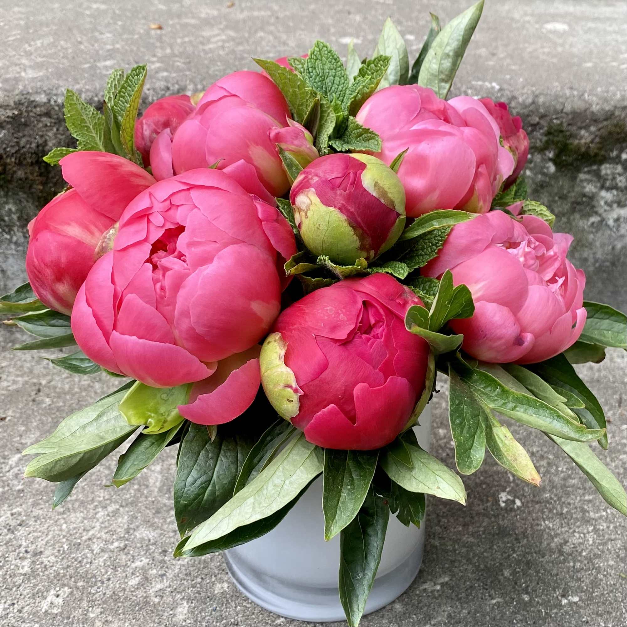We let the beauty of locally grown peonies stand out in a