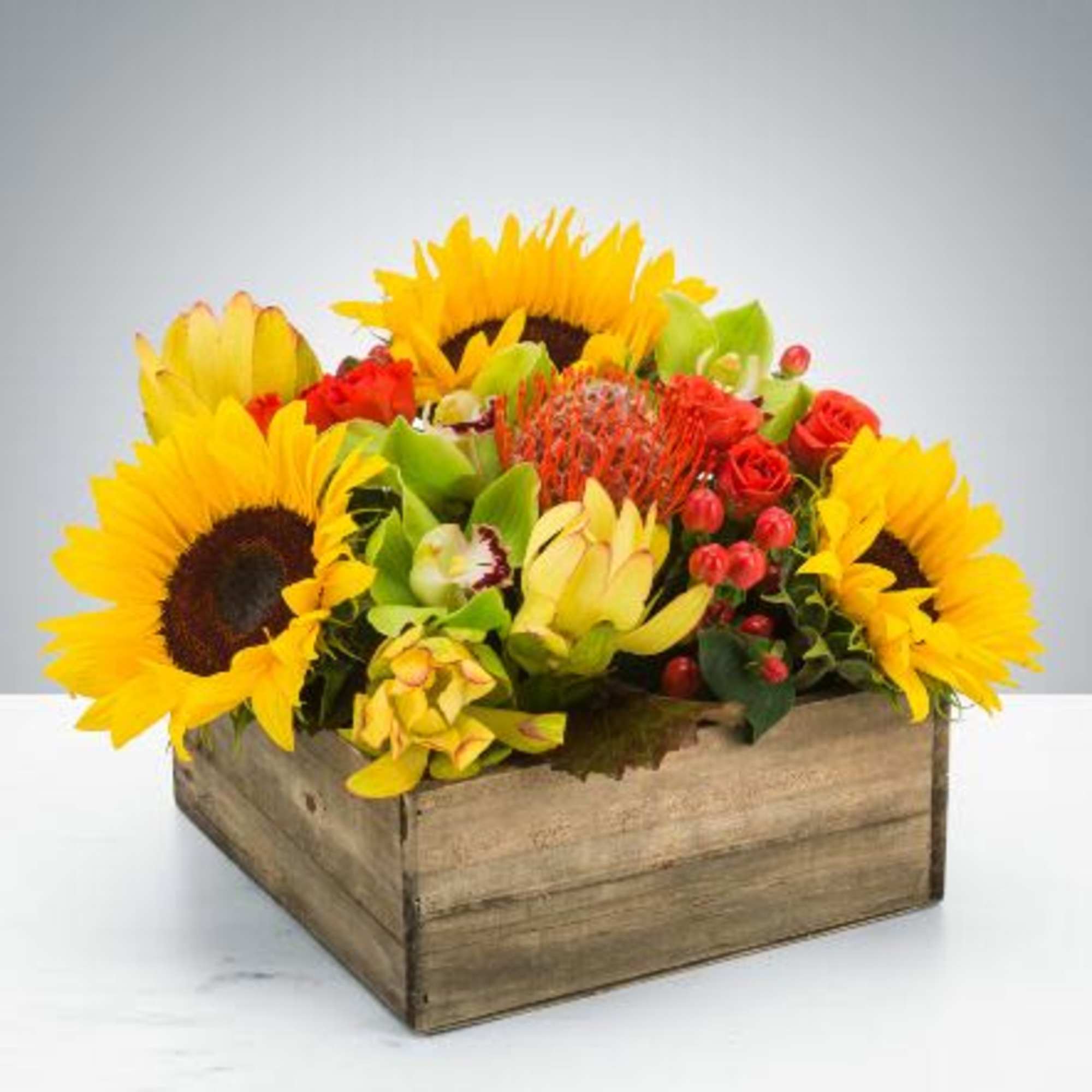  Pet Friendly?
NO . While roses and sunflowers are generally non-toxic, the