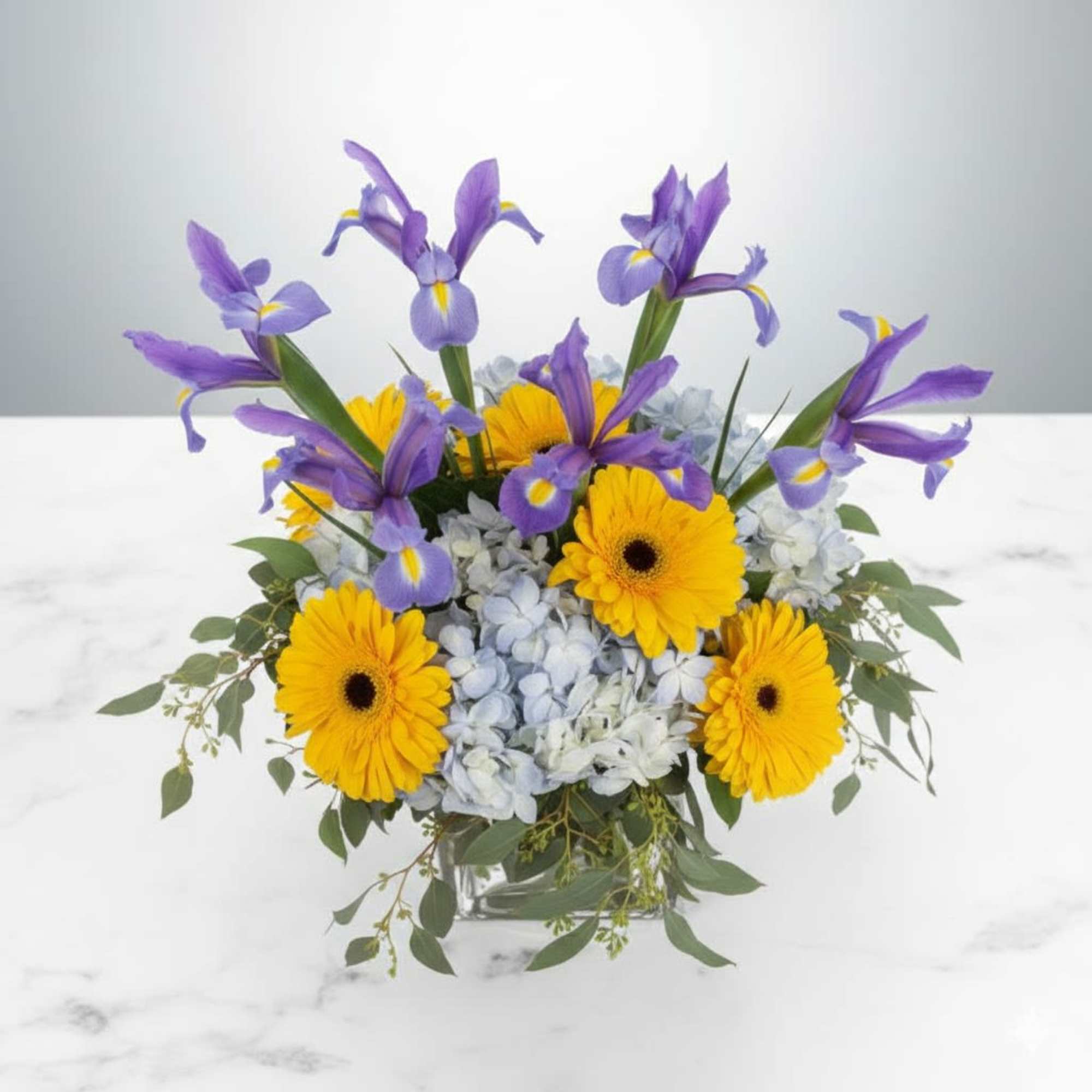  Pet Friendly?
No This arrangement contains Lilies, which are highly toxic to