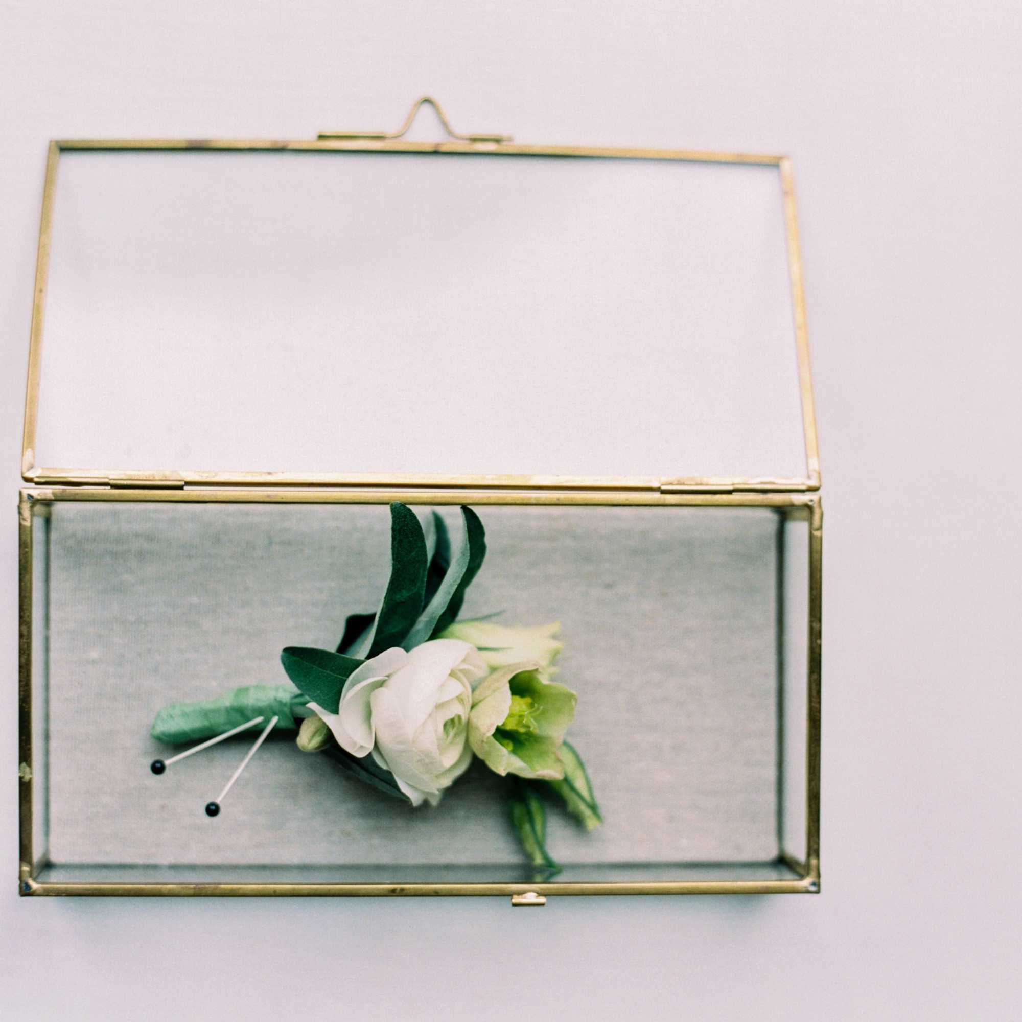 Pin-on boutonni&egrave;res, pin-on corsages and wrist corsages, for pickup only. For the