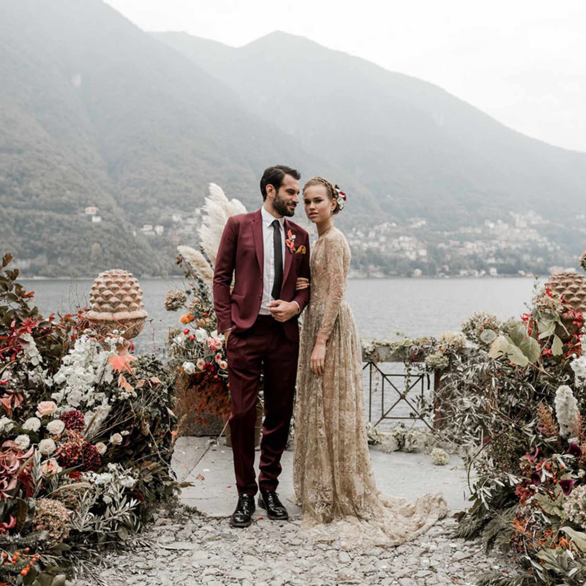 This Italian wedding floral package includes $3000 of fresh cut flowers, 8000