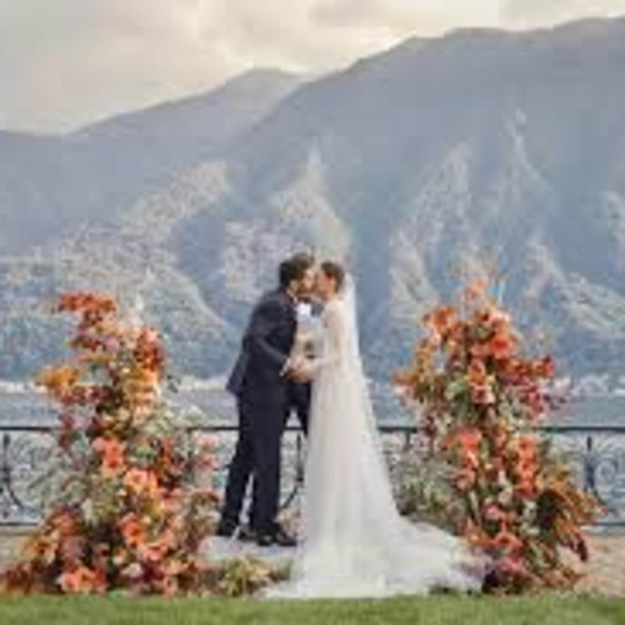 This Italian wedding floral package includes $3000 of fresh cut flowers, 8000