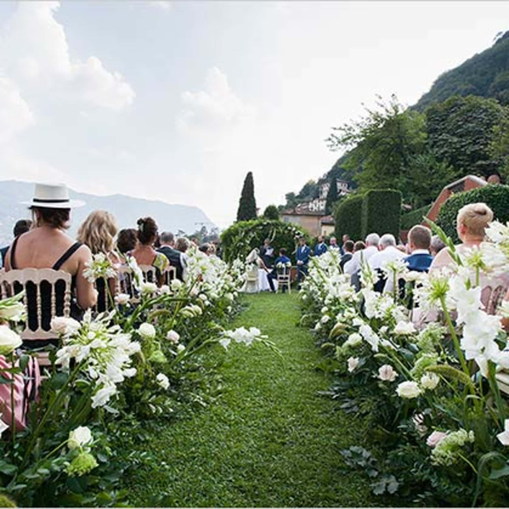 This Italian wedding floral package includes $3000 of fresh cut flowers, 8000