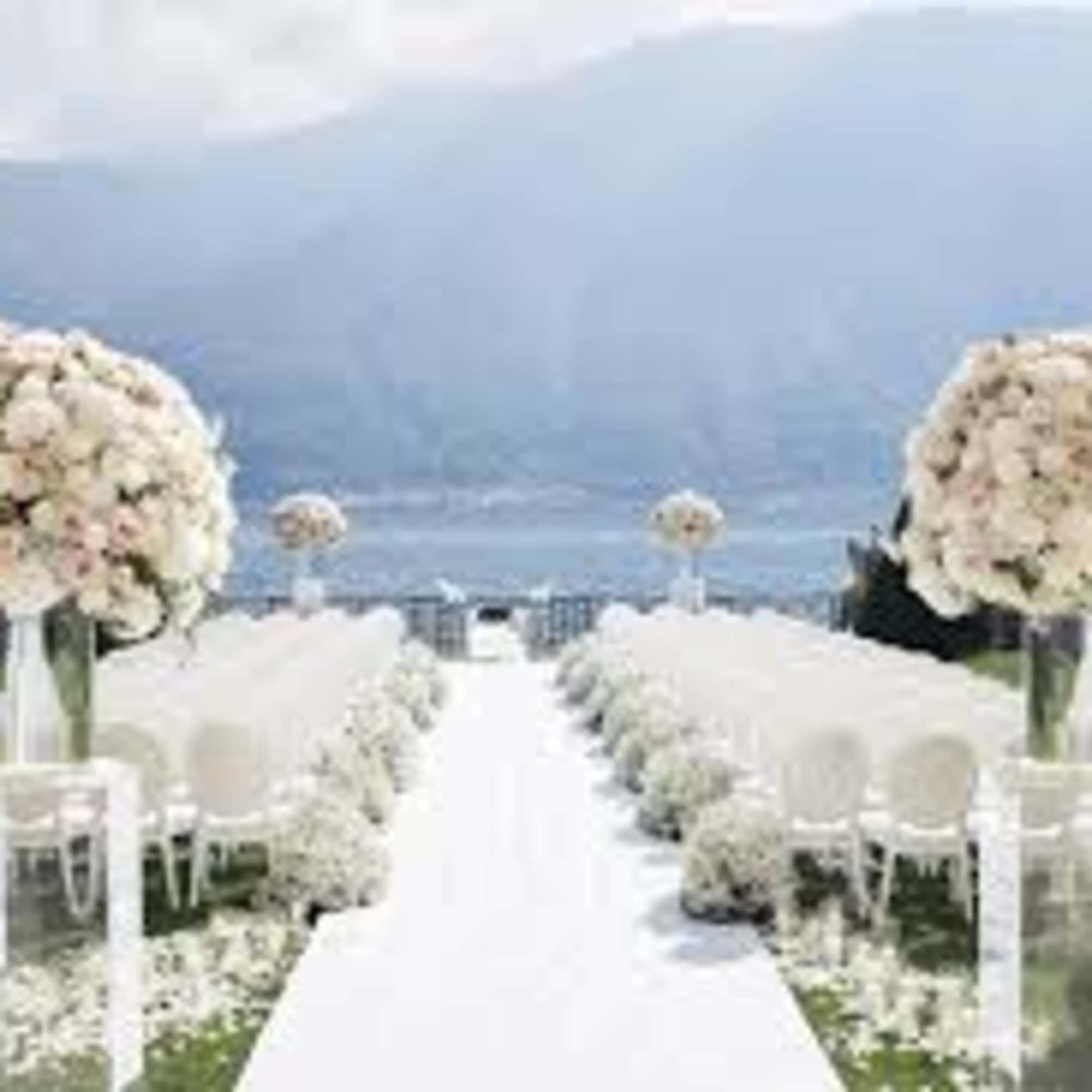This Italian wedding floral package includes $3000 of fresh cut flowers, 8000